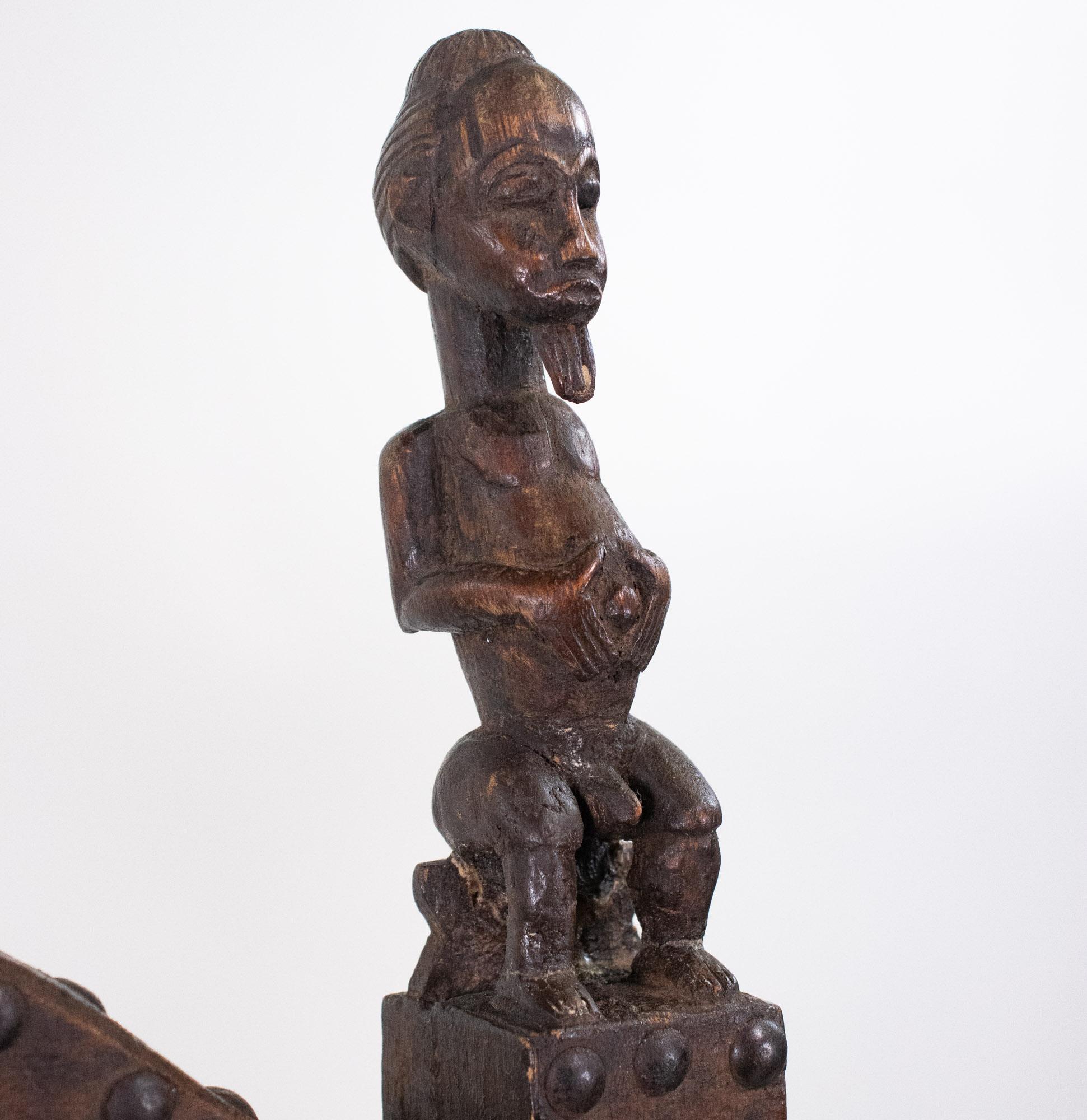 Pareja de sillas ceremoniales Baule del siglo XIX procedentes de Costa de Marfil en venta 6