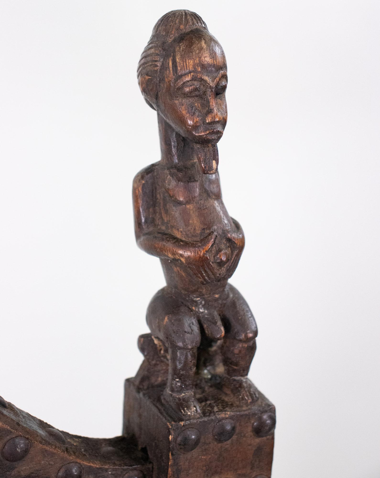 Pareja de sillas ceremoniales Baule del siglo XIX procedentes de Costa de Marfil en venta 8