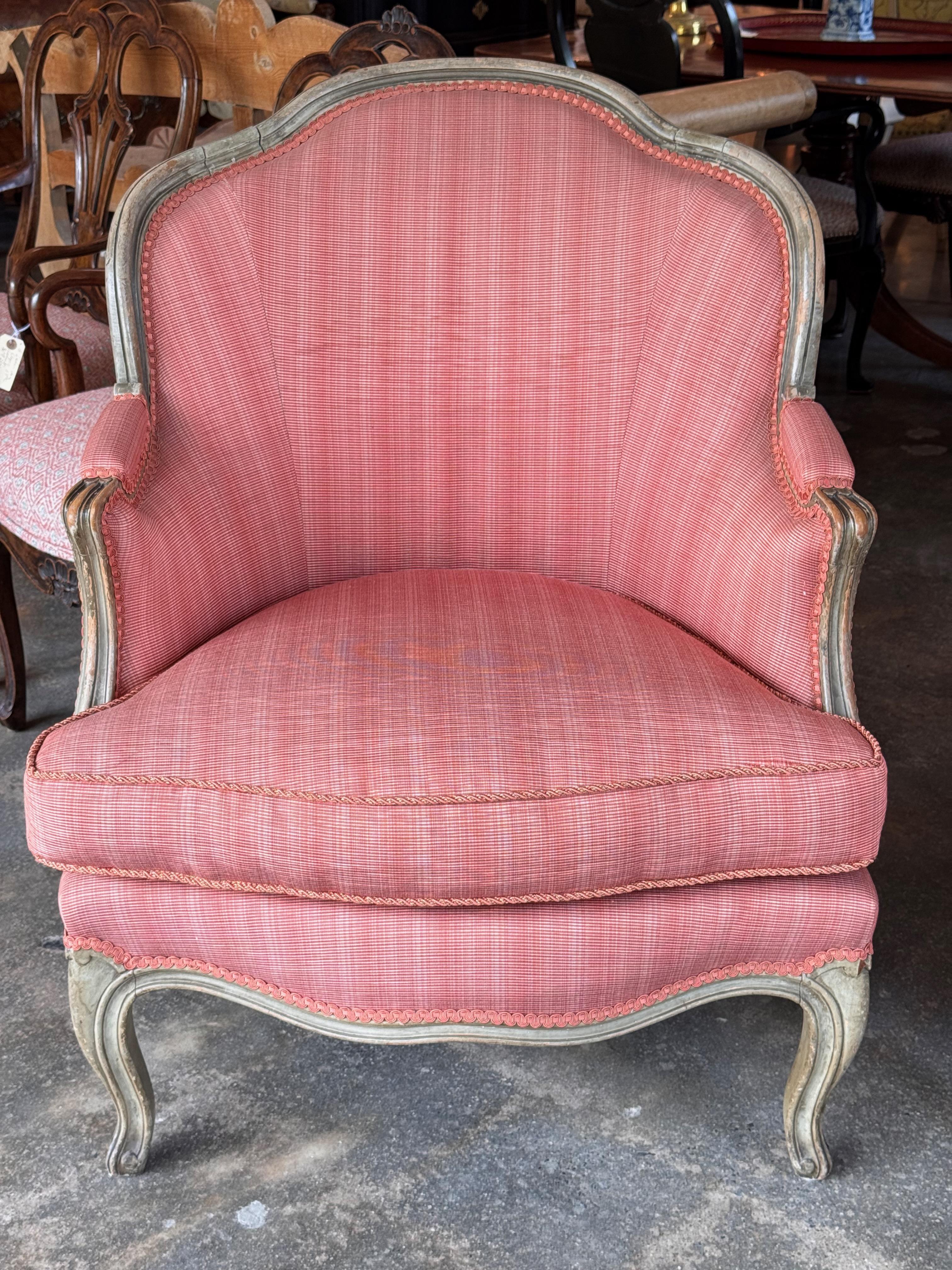 Francese Coppia di bergeres in legno di faggio del XIX secolo con tappezzeria rosa in vendita