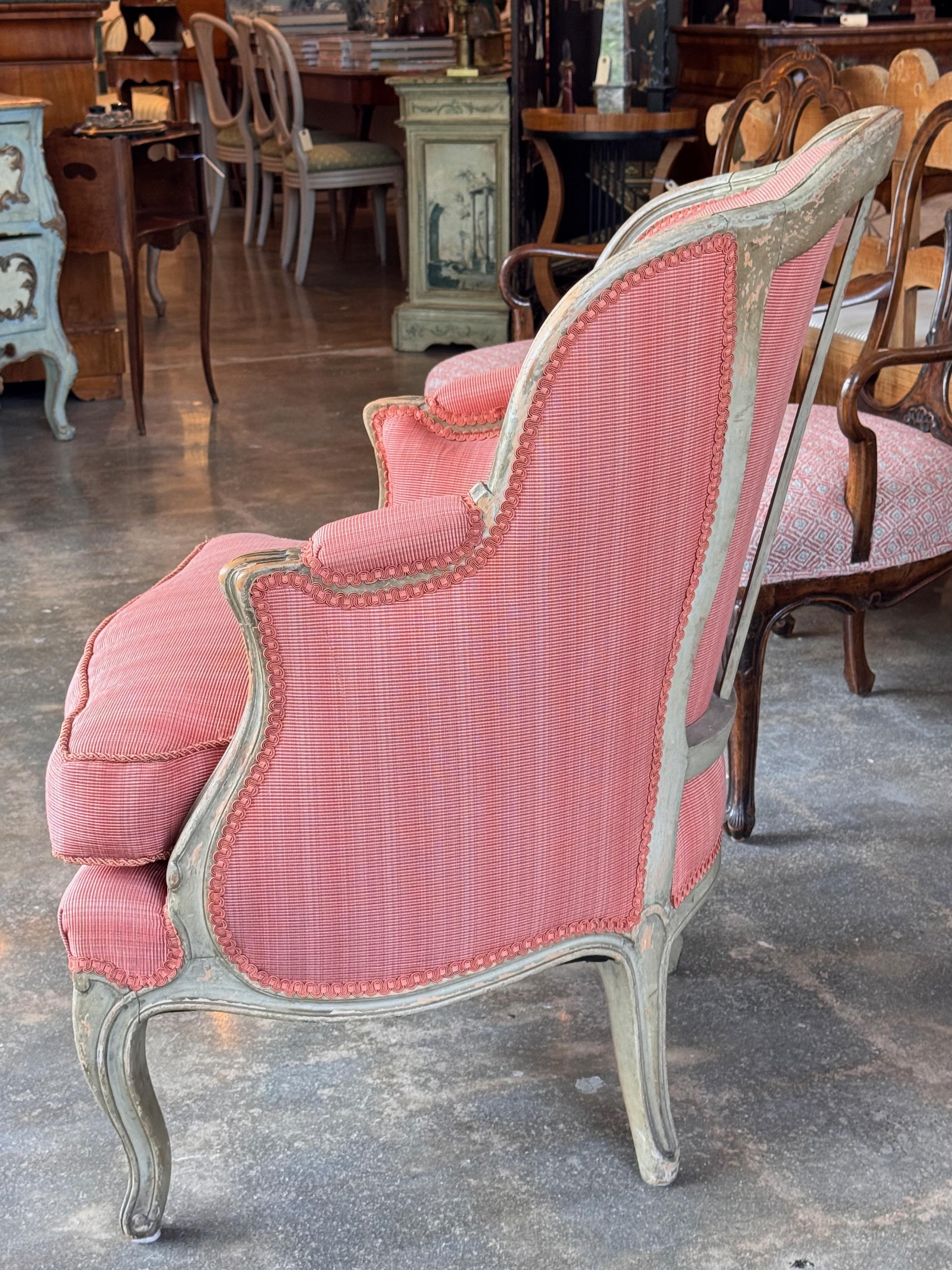 Coppia di bergeres in legno di faggio del XIX secolo con tappezzeria rosa in vendita 3