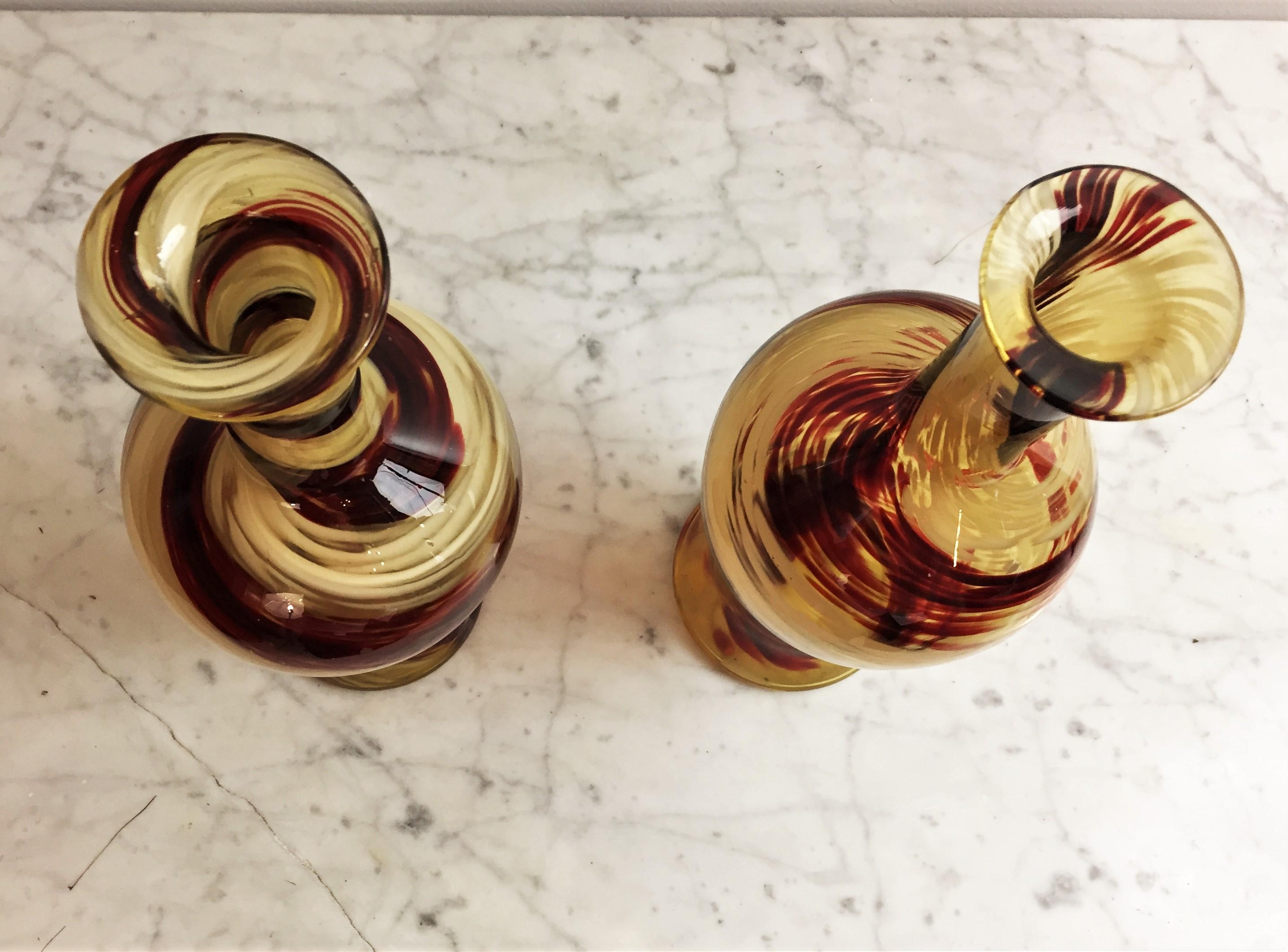Paar beige und rote Triflor-Vasen aus dem 19. Jahrhundert im Stil von Murano (Barock)