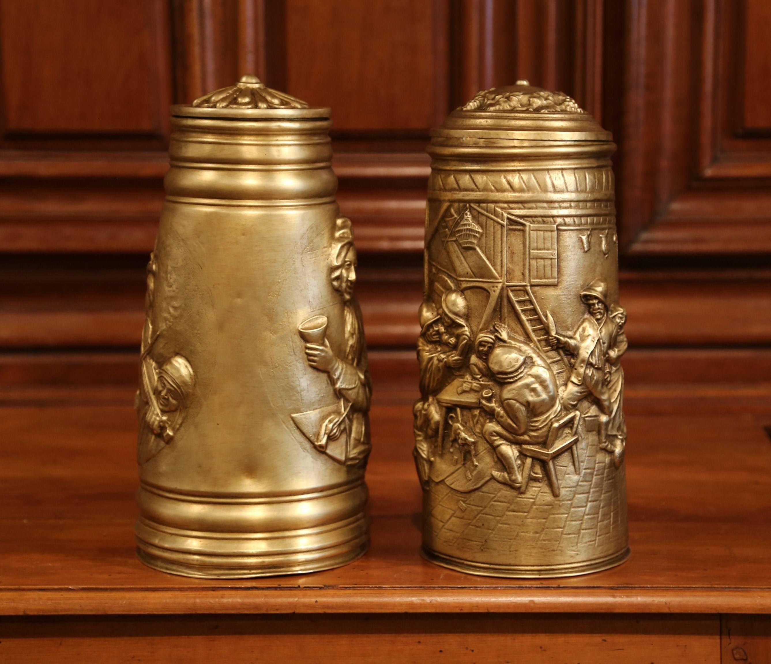 Belgian Pair of 19th Century Belgium Brass Beer Pitchers with Lid and Repousse Decor