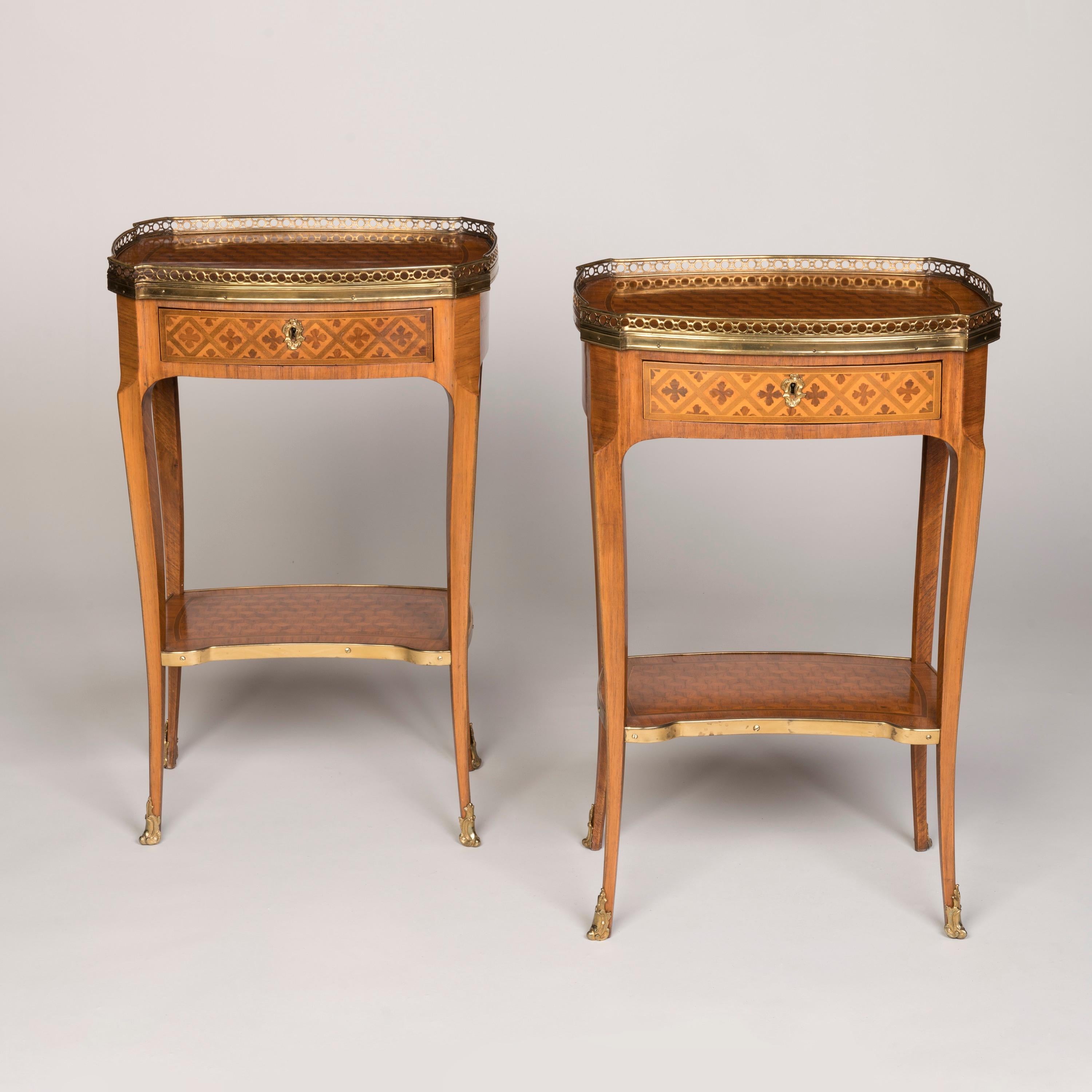 Français Paire de tables en parqueterie de bois de roi de la Belle Époque du XIXe siècle en vente