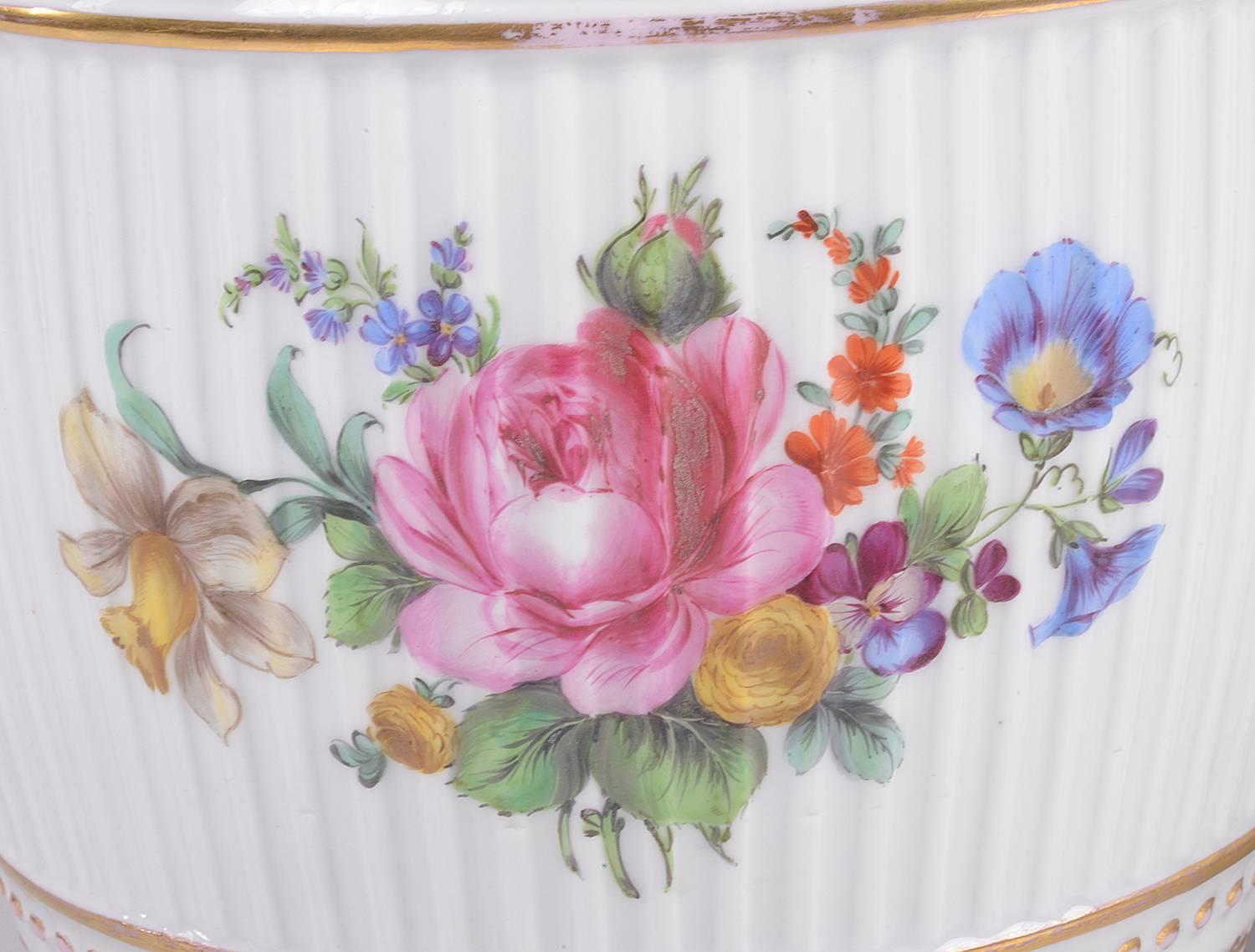 Pair of 19th Century Berlin Porcelain Lidded Vases For Sale 2