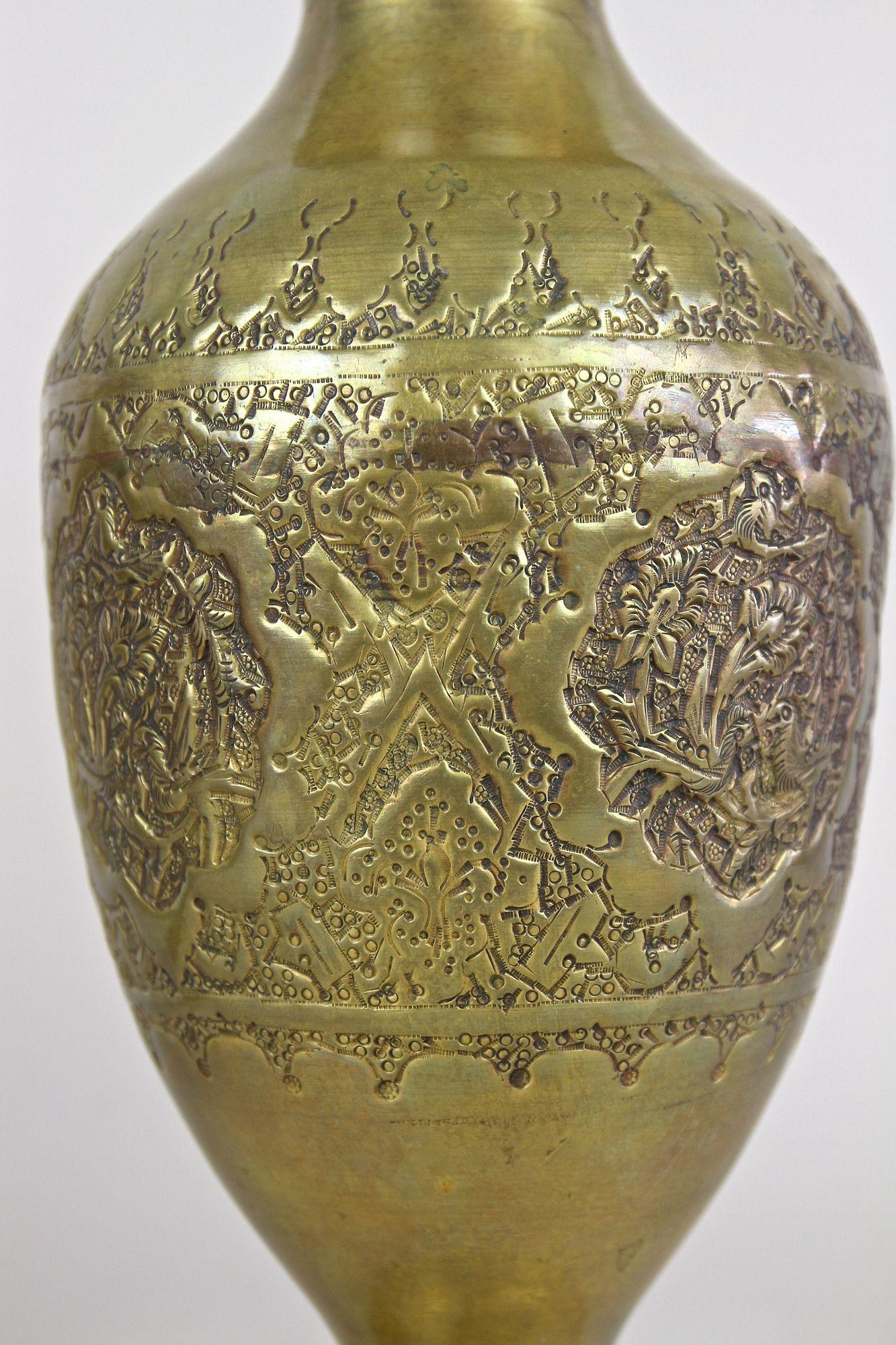 Paire de vases Biedermeier en laiton ciselé du 19ème siècle, Autriche, vers 1860 en vente 8