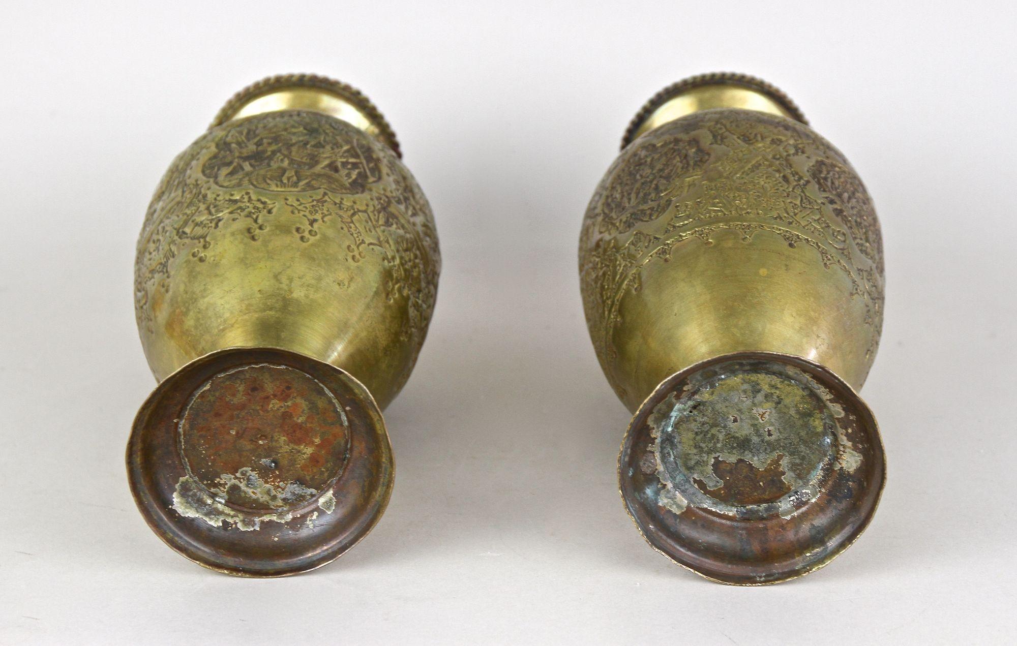 Paire de vases Biedermeier en laiton ciselé du 19ème siècle, Autriche, vers 1860 en vente 9