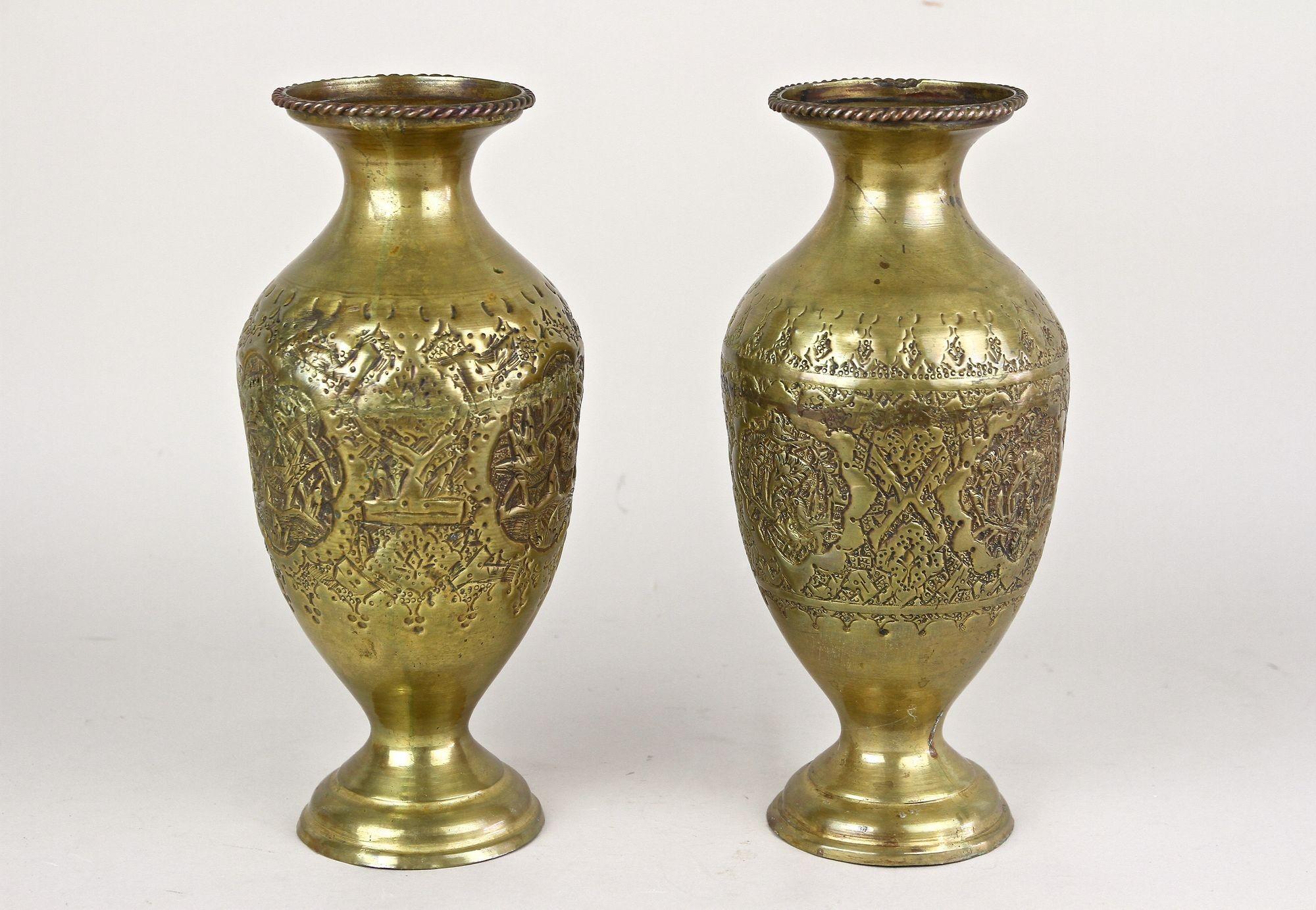 Paire de vases Biedermeier en laiton ciselé du 19ème siècle, Autriche, vers 1860 en vente 11