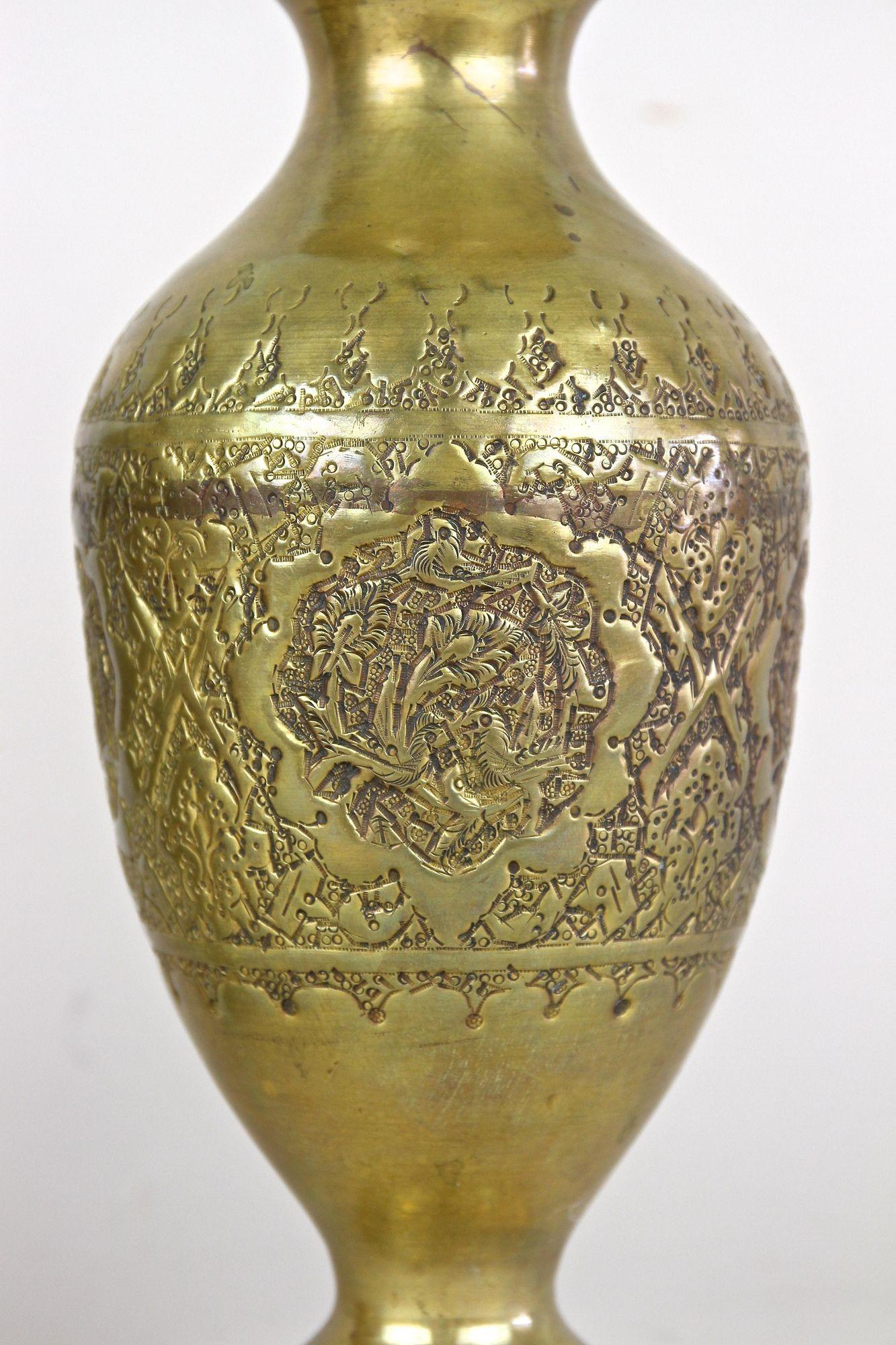 Laiton Paire de vases Biedermeier en laiton ciselé du 19ème siècle, Autriche, vers 1860 en vente