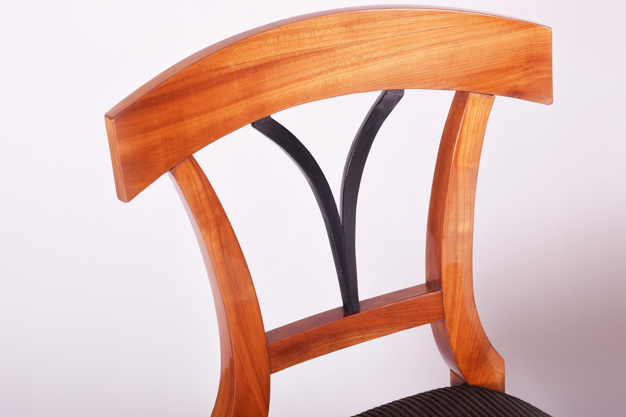 Paar Biedermeier-Esszimmerstühle des 19. Jahrhunderts, hergestellt in Tschechien, 1930er Jahre im Zustand „Gut“ im Angebot in Brandys nad Labem, Středočeský kraj