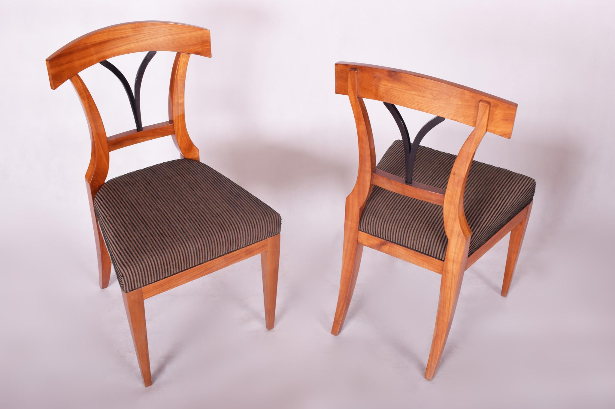 Pair of 19th Century Biedermeier Dining Chairs Made in 1930s Czechia For Sale 3