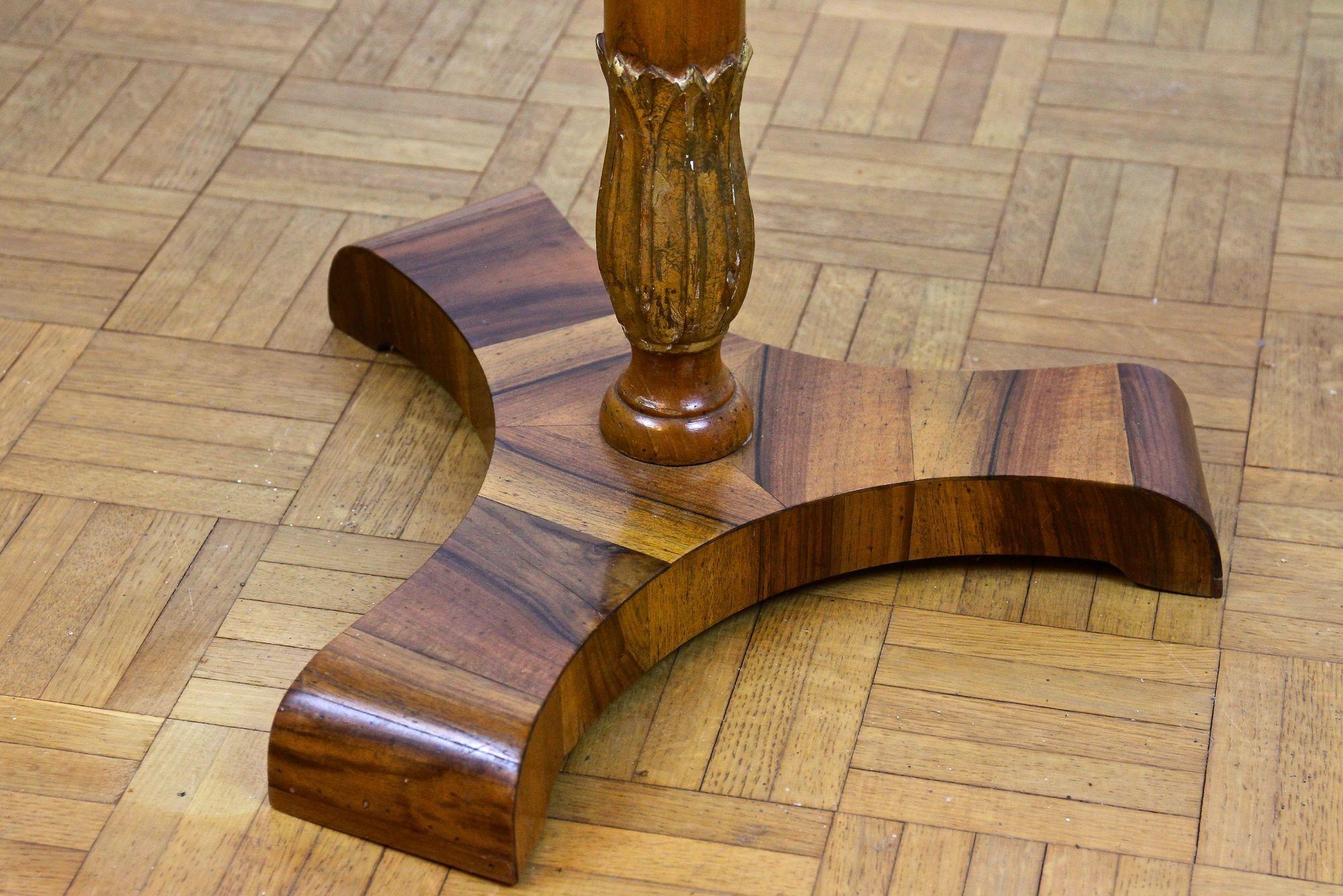 Cerise Paire de tables d'appoint Biedermeier du 19ème siècle, bois de noix/de cerisier - vers 1830 en vente