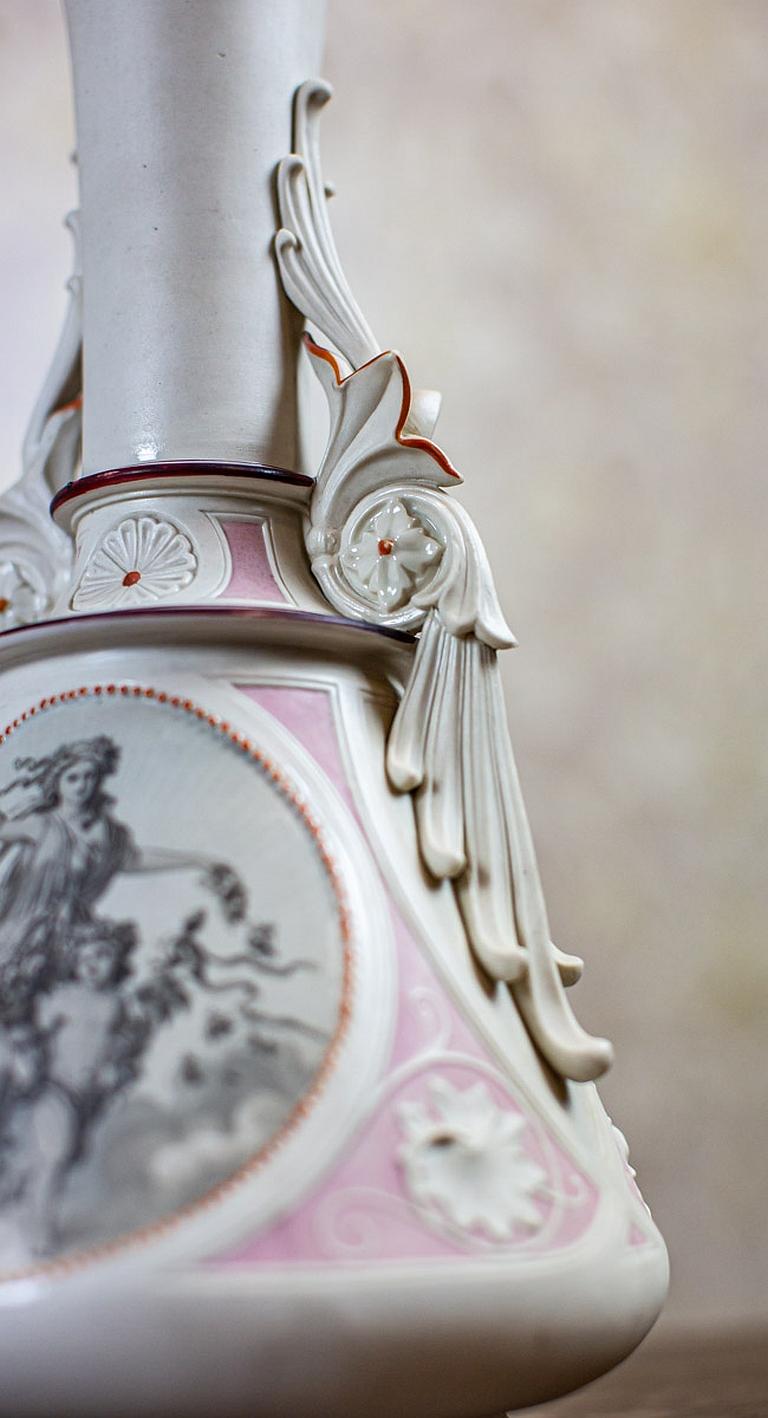Porcelain Pair of 19th-Century Biscuit Vases in White and Pink For Sale