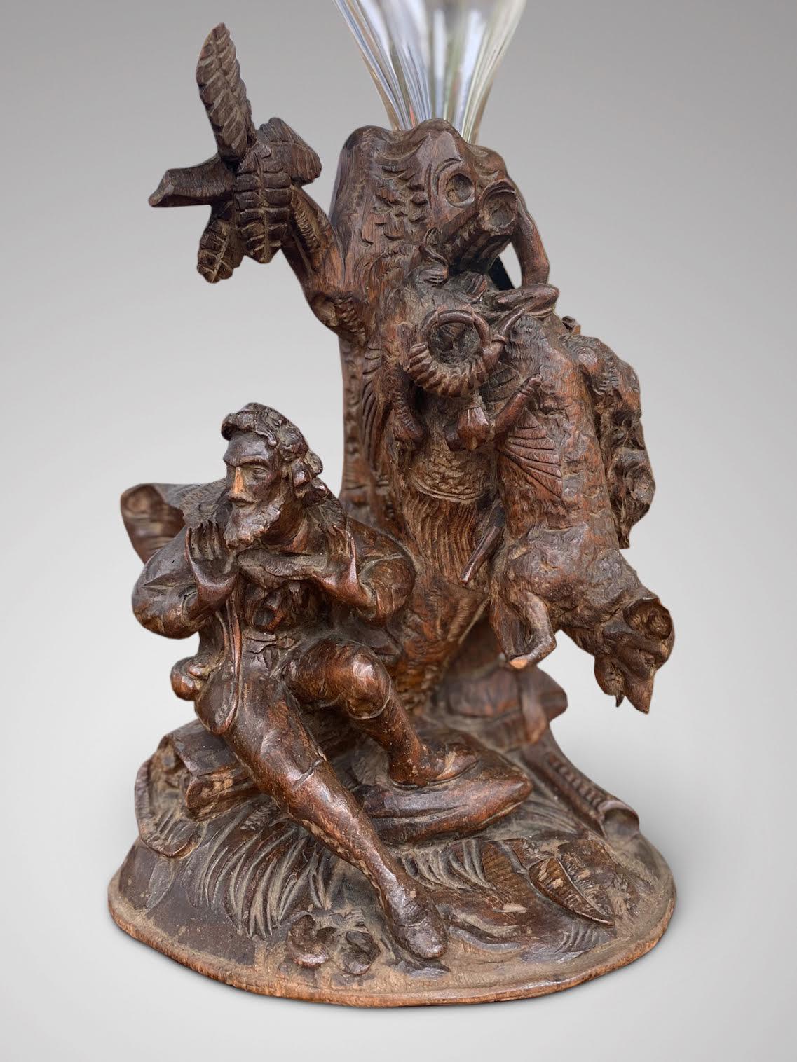Pareja de jarrones austriacos de madera tallada de la Selva Negra del siglo XIX Bosque negro en venta