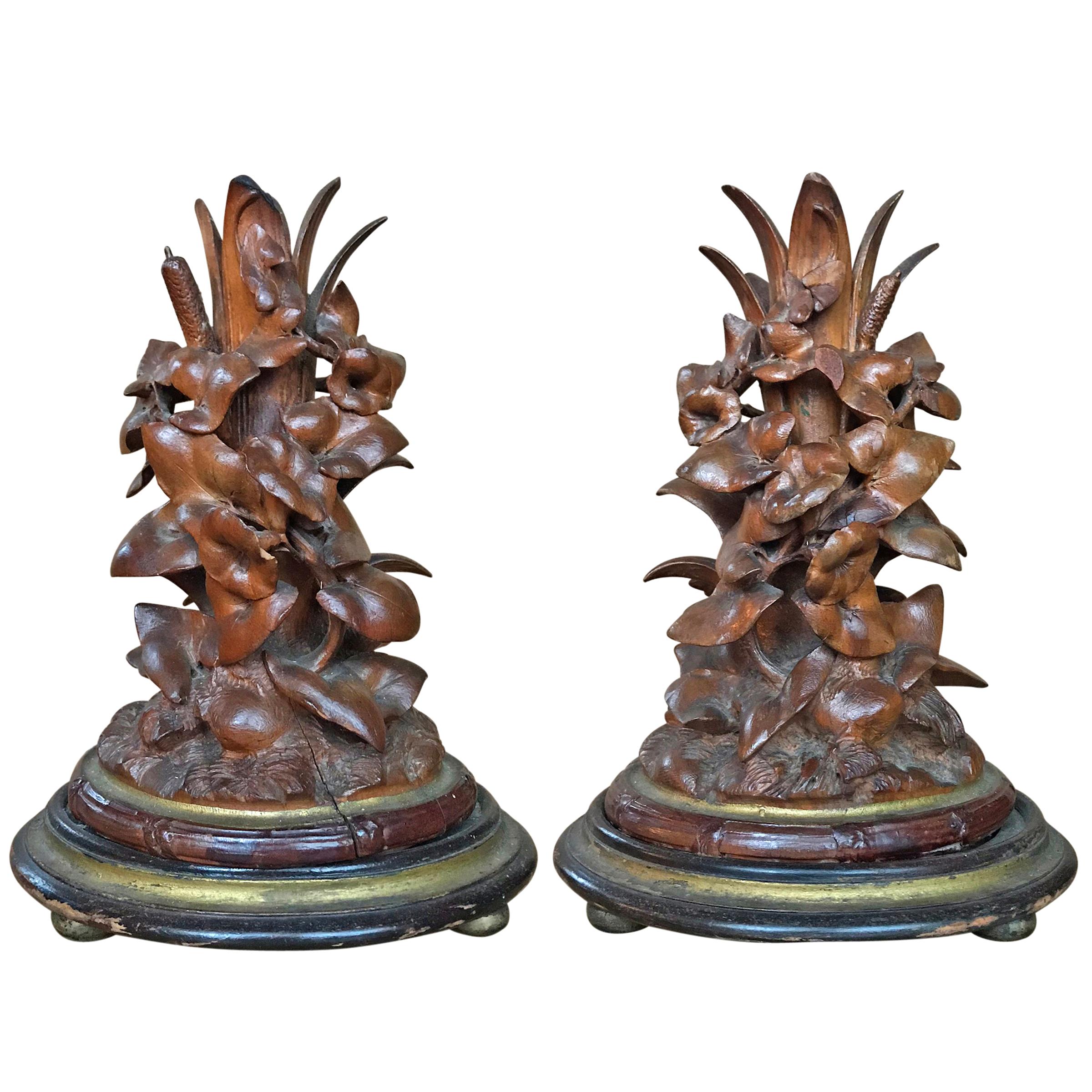 Paar Schwarzwälder Kerzenständer aus dem 19. Jahrhundert