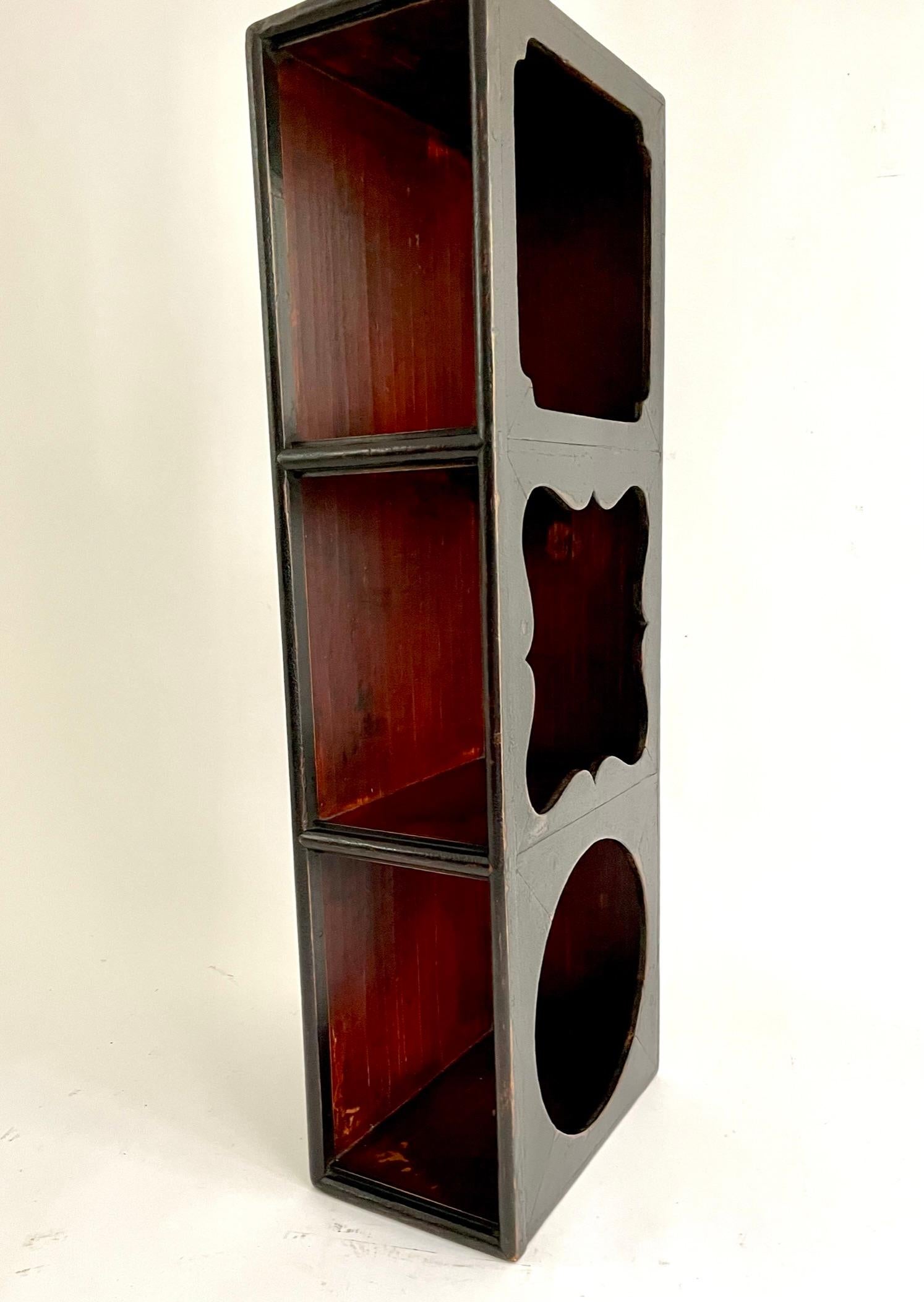 Pair of 19th Century Black Lacquered Chinese Scholar Shelves For Sale 7
