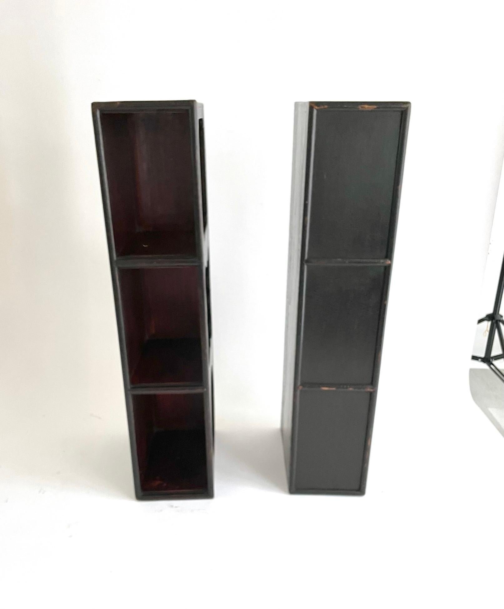 Pair of 19th Century Black Lacquered Chinese Scholar Shelves For Sale 1