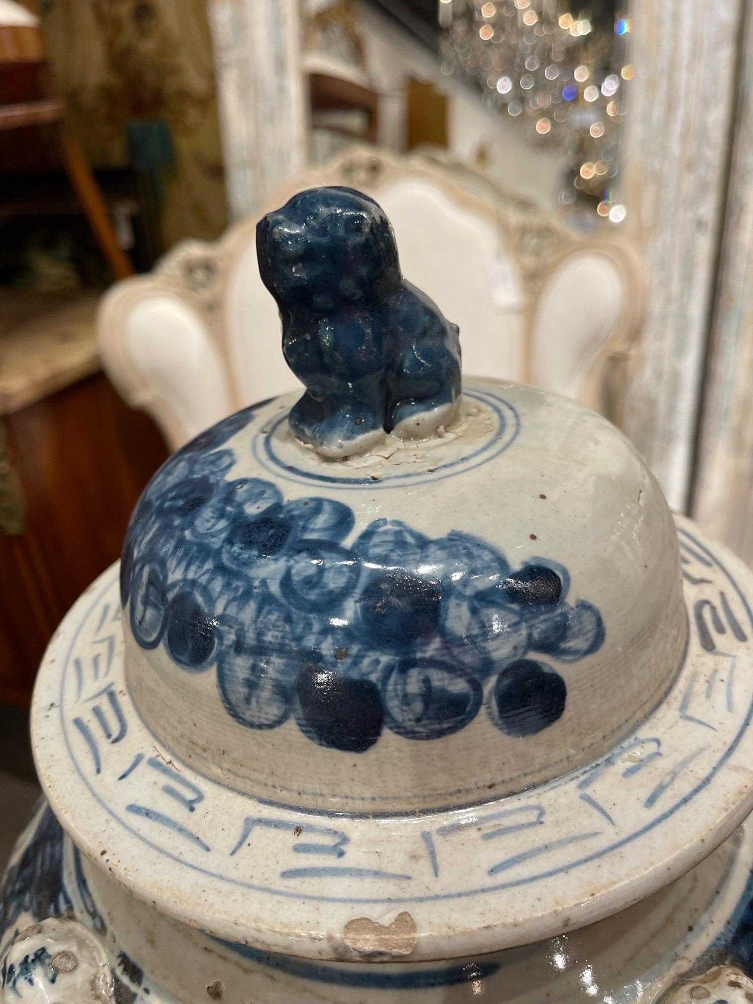 Pair of 19th Century Blue and White Chinese Ginger Jars In Good Condition In Dallas, TX