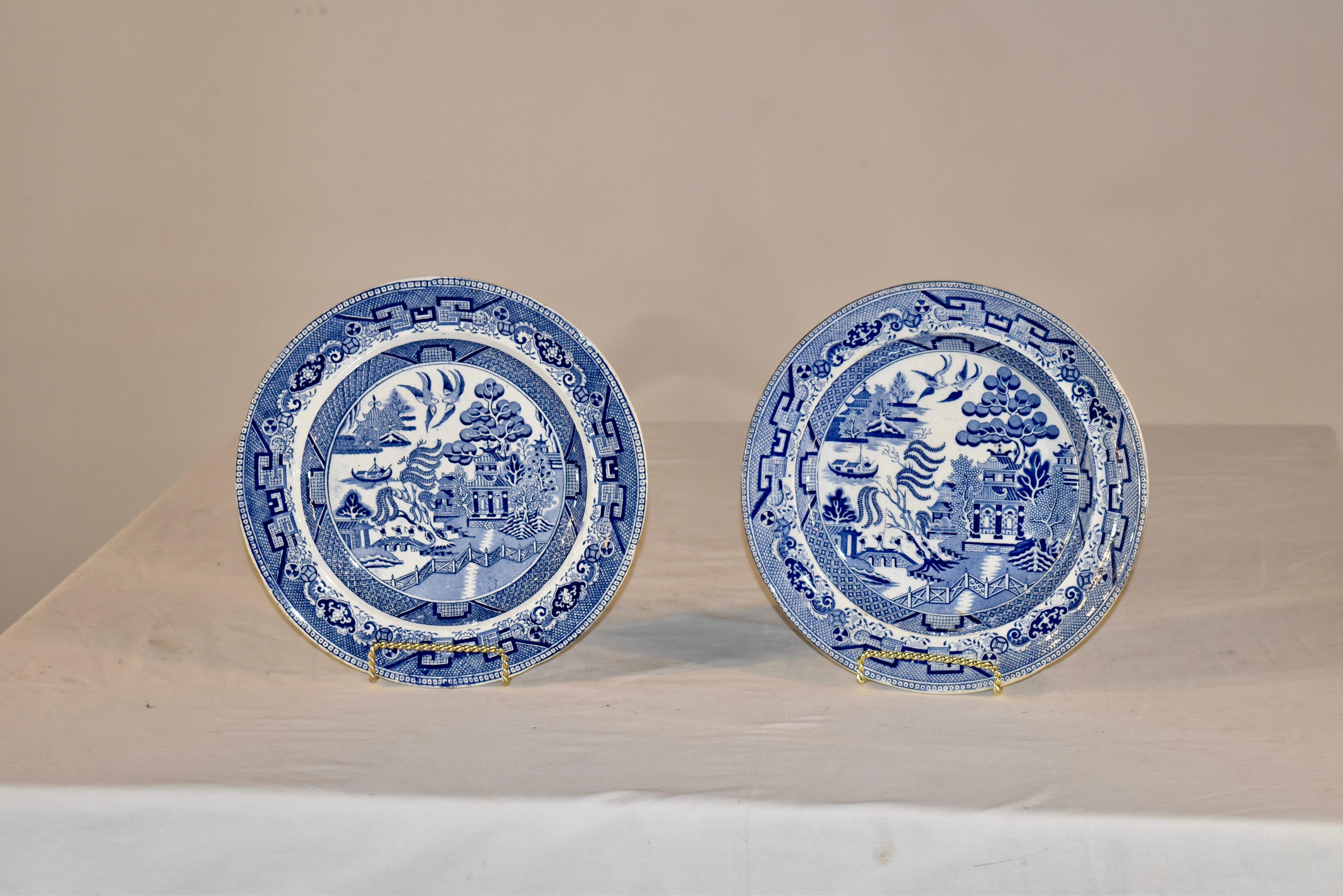 Pareja de platos de sauce azul del siglo XIX Victoriano en venta