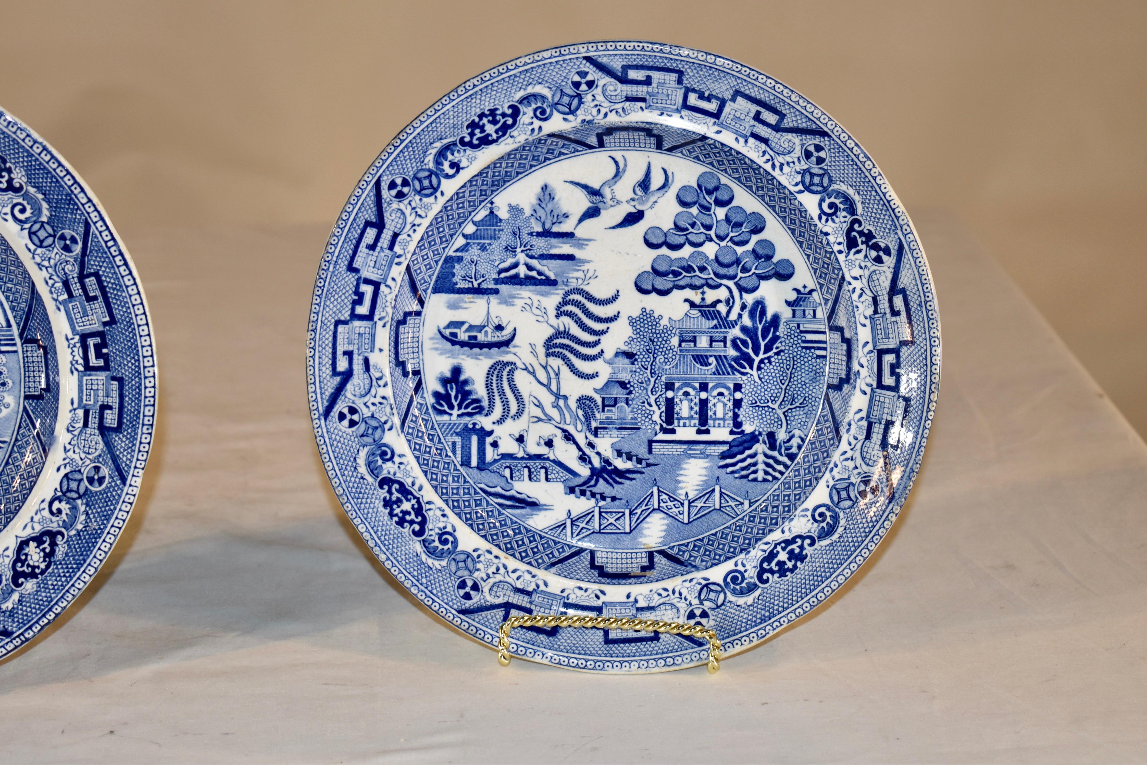 Pareja de platos de sauce azul del siglo XIX Glaseado en venta