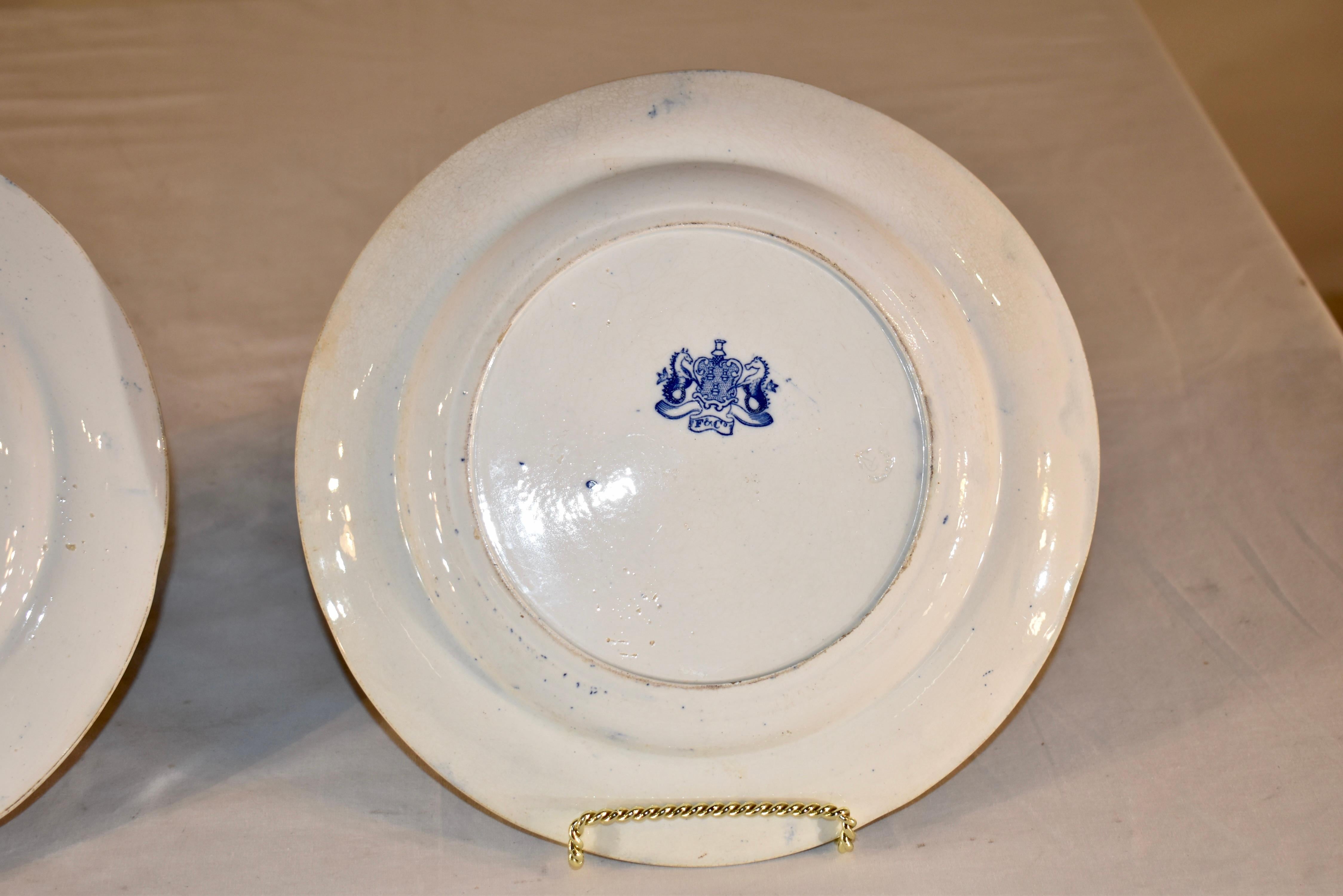 Pareja de platos de sauce azul del siglo XIX en Bueno estado para la venta en High Point, NC