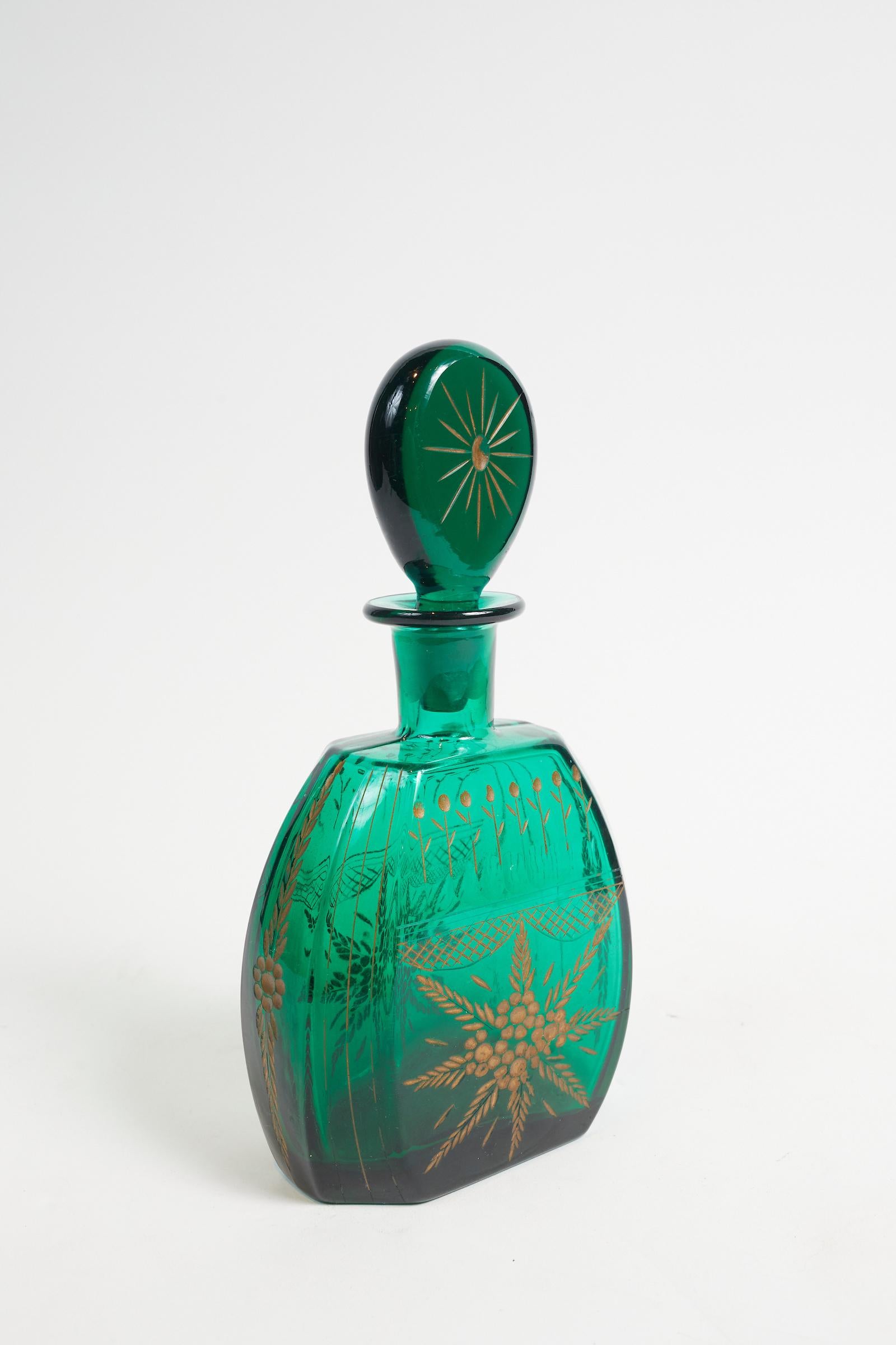 Paar geätzte böhmische Glaskaraffen aus dem 19. Jahrhundert (Spätes 19. Jahrhundert) im Angebot