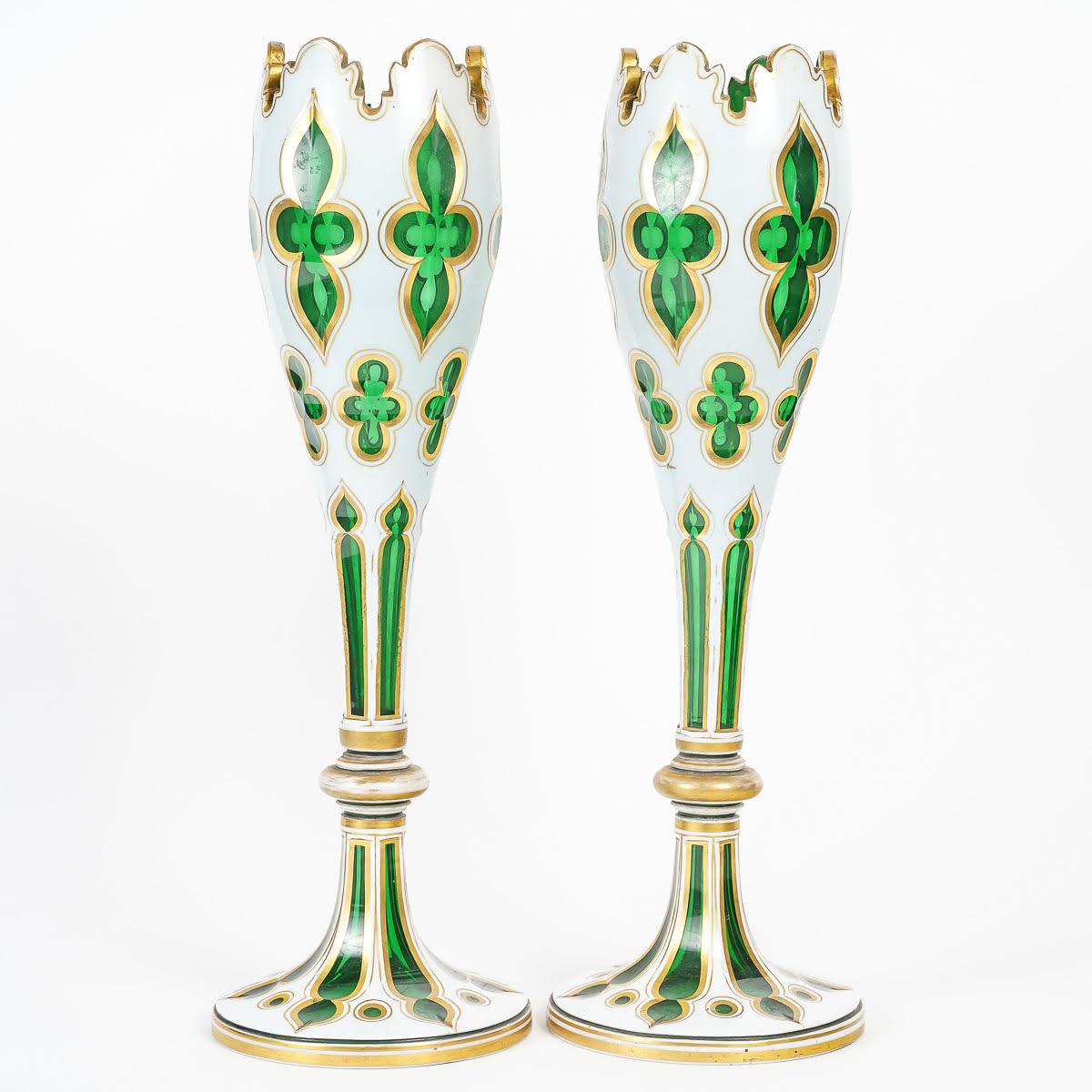Ein Paar böhmische Vasen des 19. Jahrhunderts. (Emaille) im Angebot
