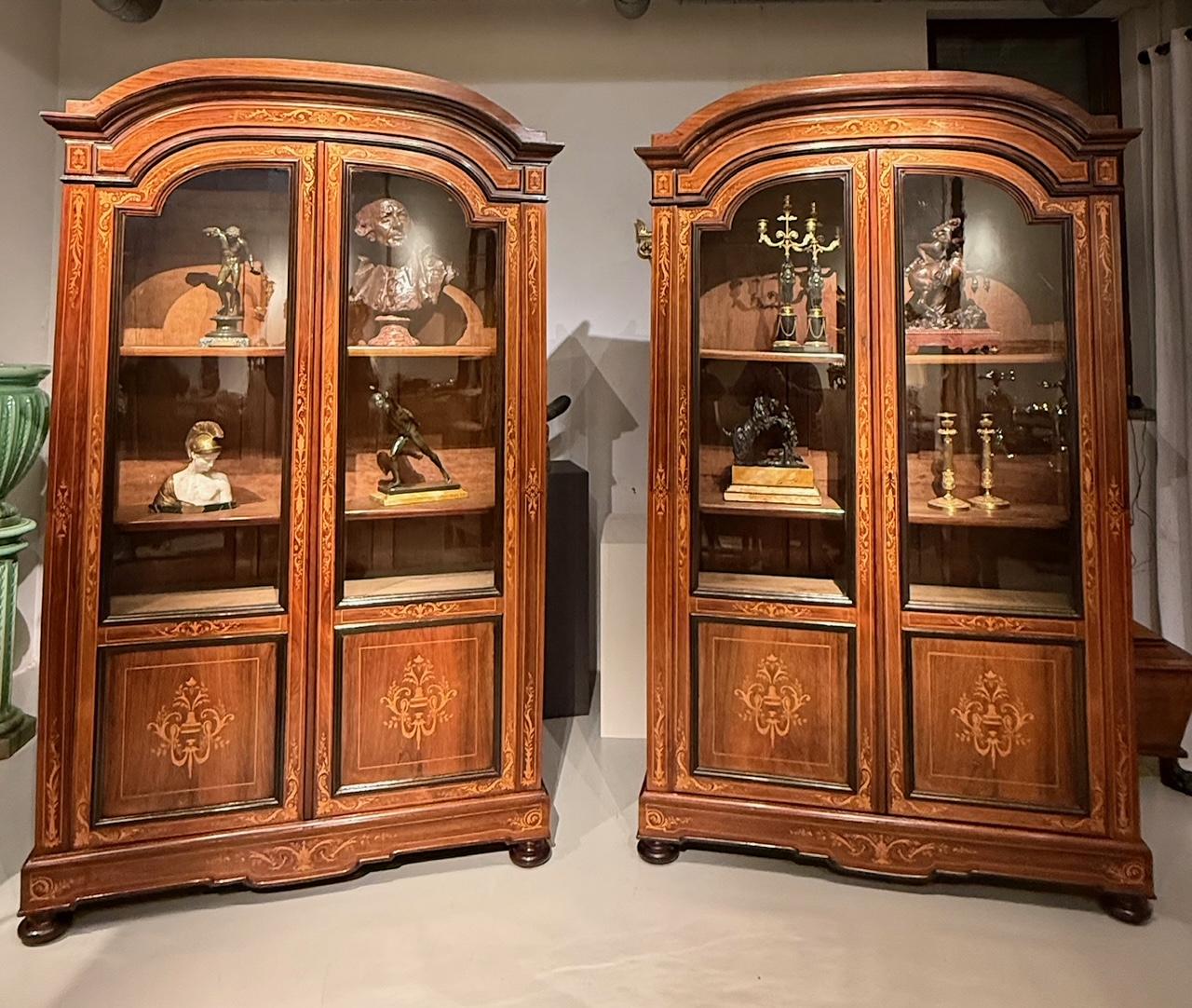 Mid-19th Century Pair of  19th century  bookcases For Sale