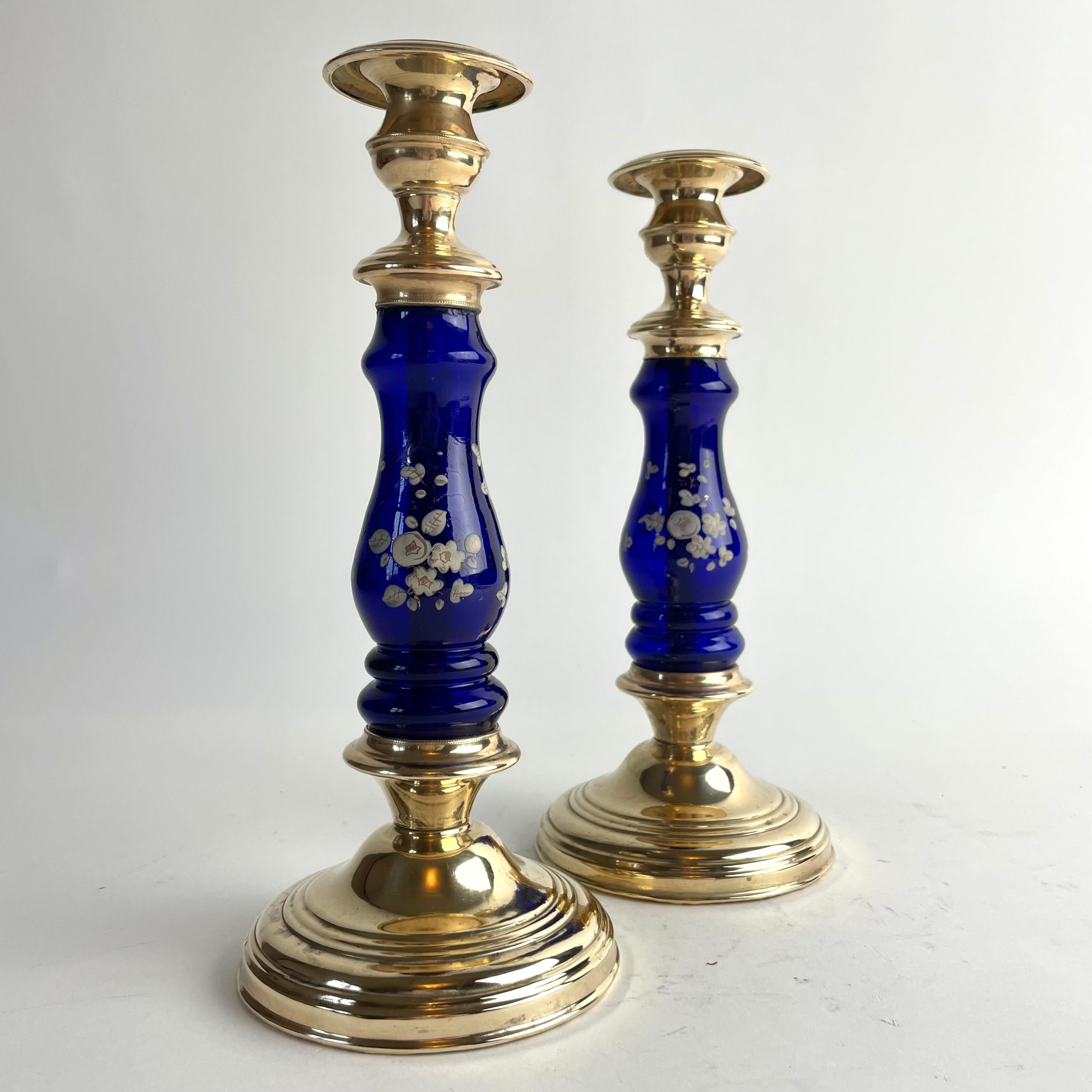 

Pair of 19th Century Brass and Cobalt Blue Glass Candlesticks with Floral Decoration

A refined pair of candlesticks from the second half of the 19th century, combining richly polished brass with deep cobalt blue glass shafts. The glass is