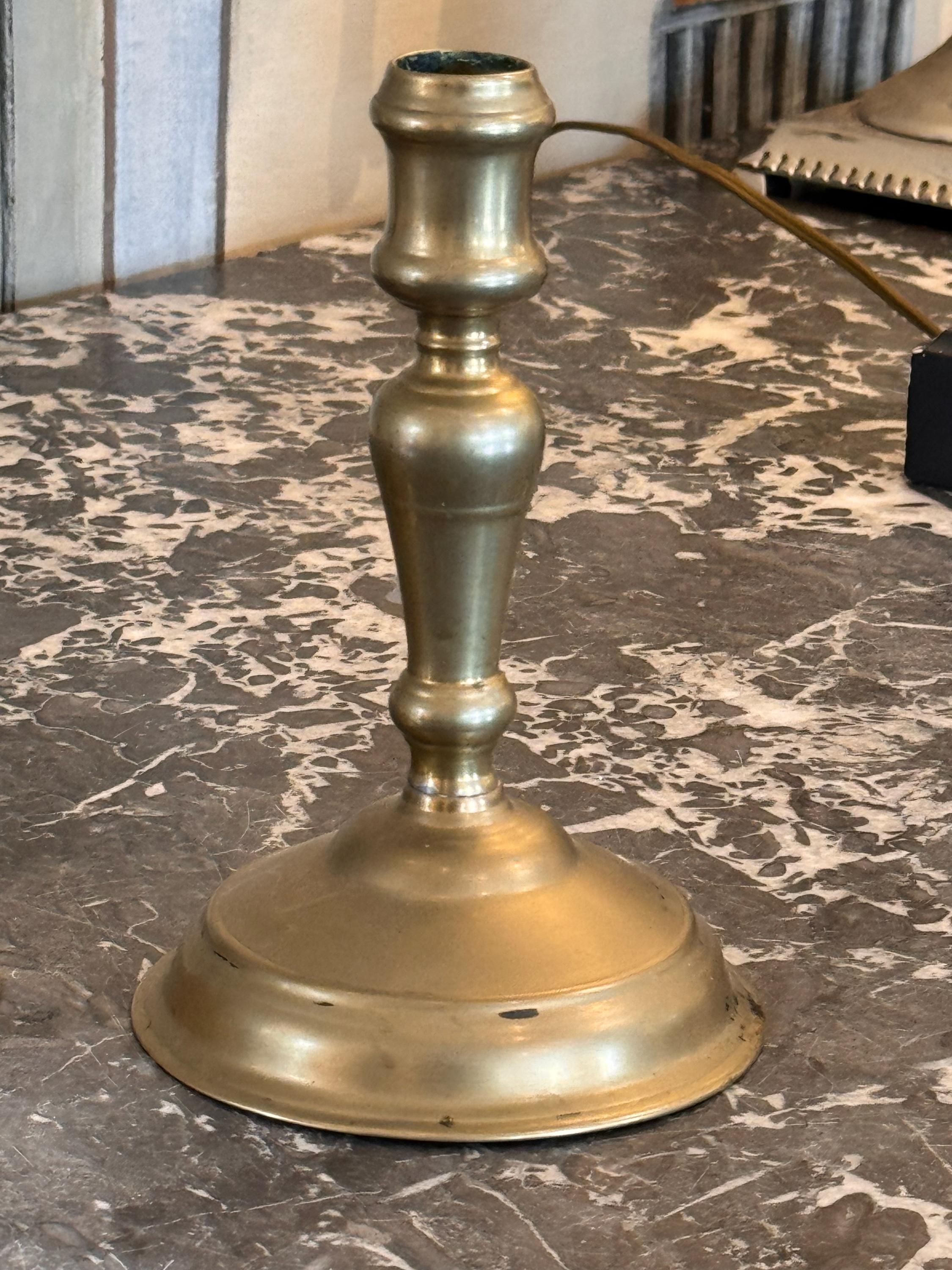 Ottone Coppia di candelieri in ottone del XIX secolo in vendita