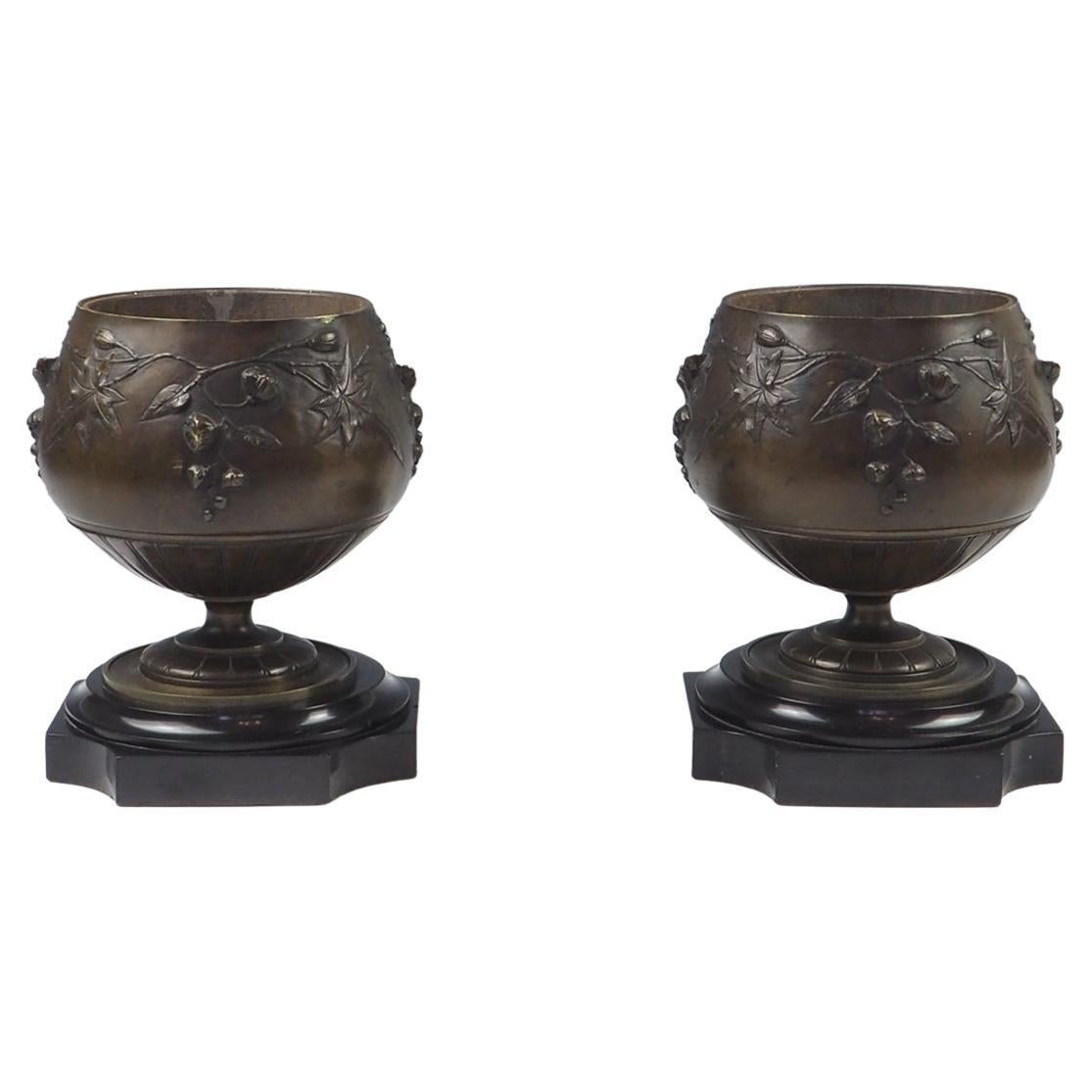 Coppia di fioriere da tavolo in bronzo e marmo del XIX secolo