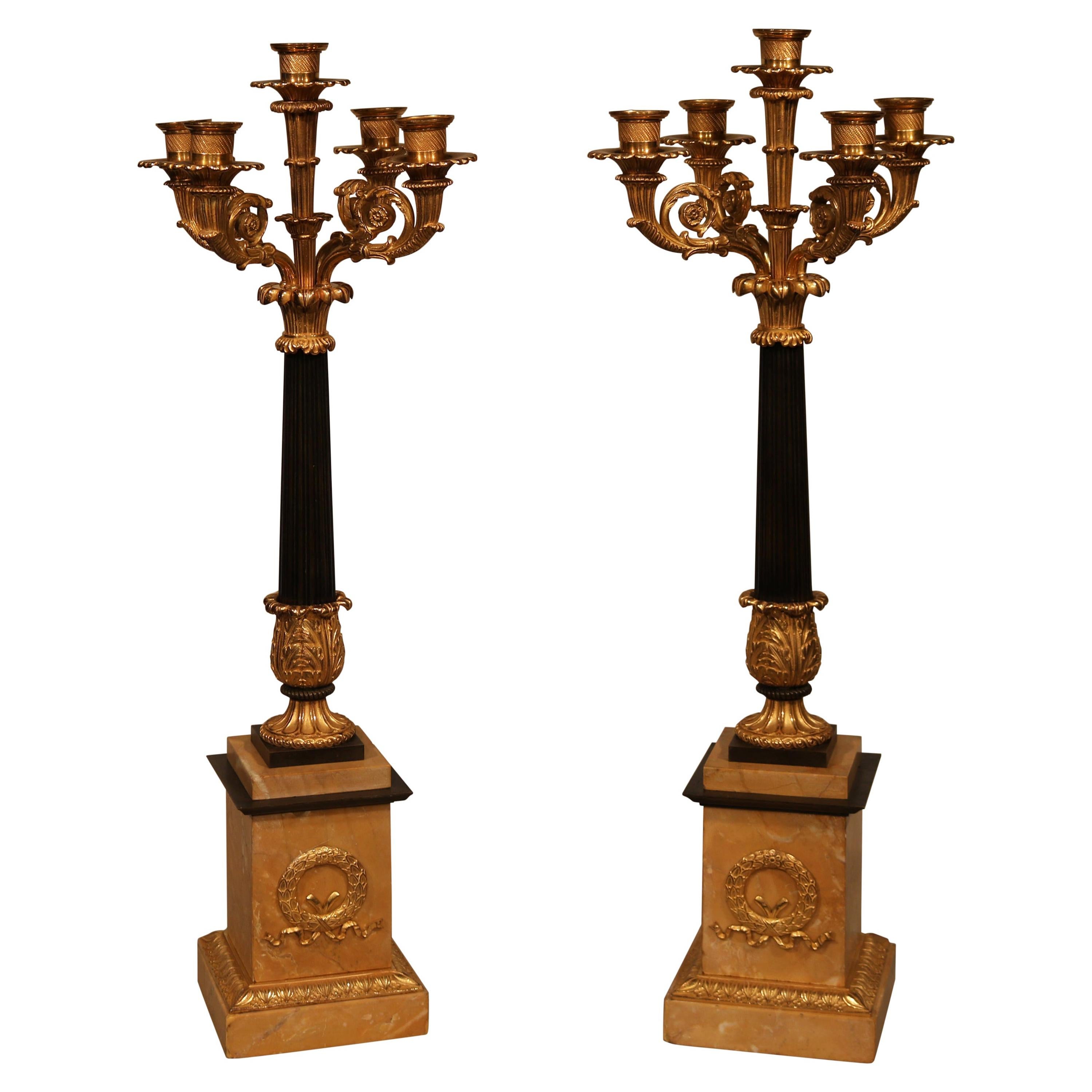 Paire de candélabres à 5 lumières en bronze et bronze doré du 19ème siècle en vente