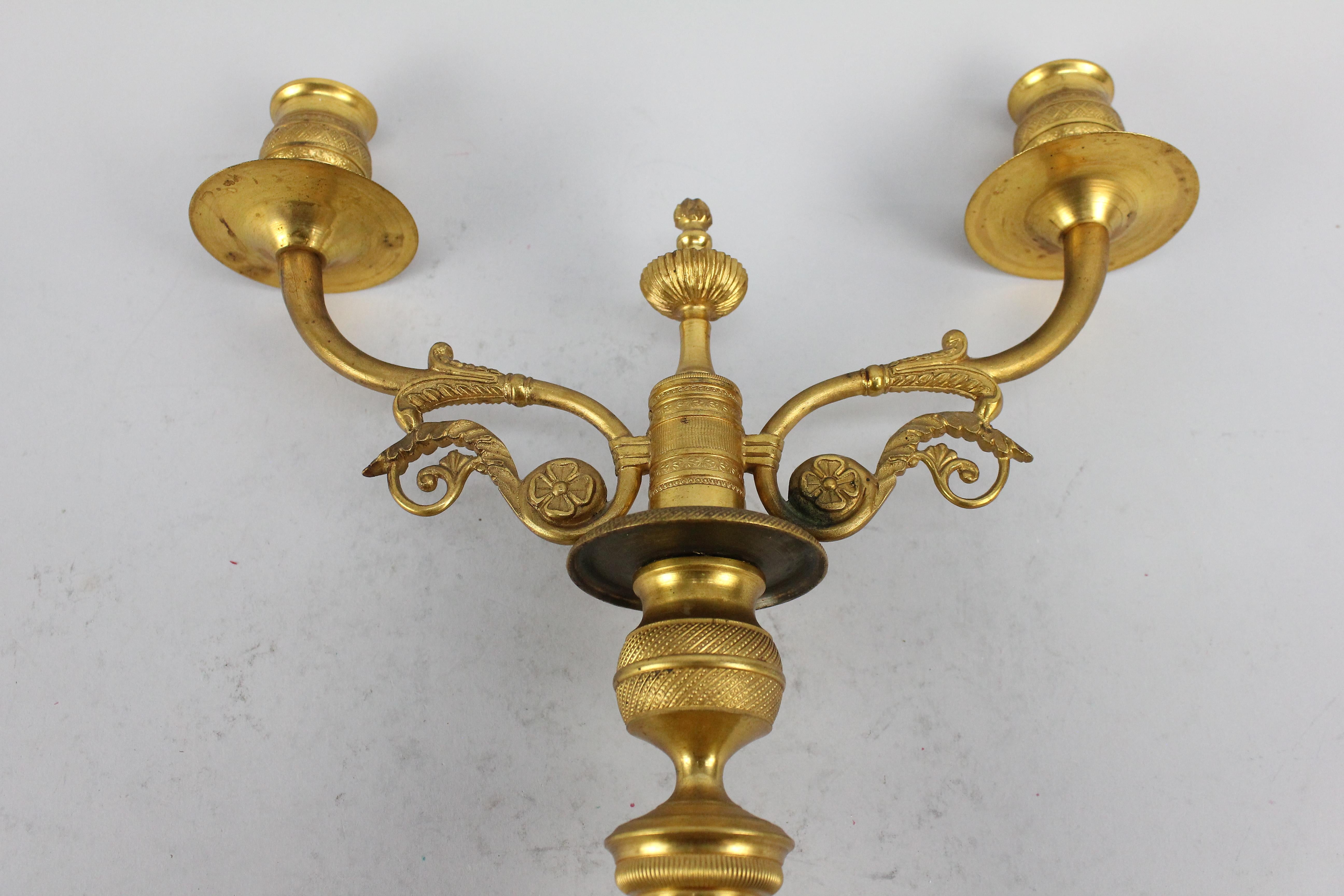 Coppia di candelabri in bronzo del XIX secolo in vendita 11