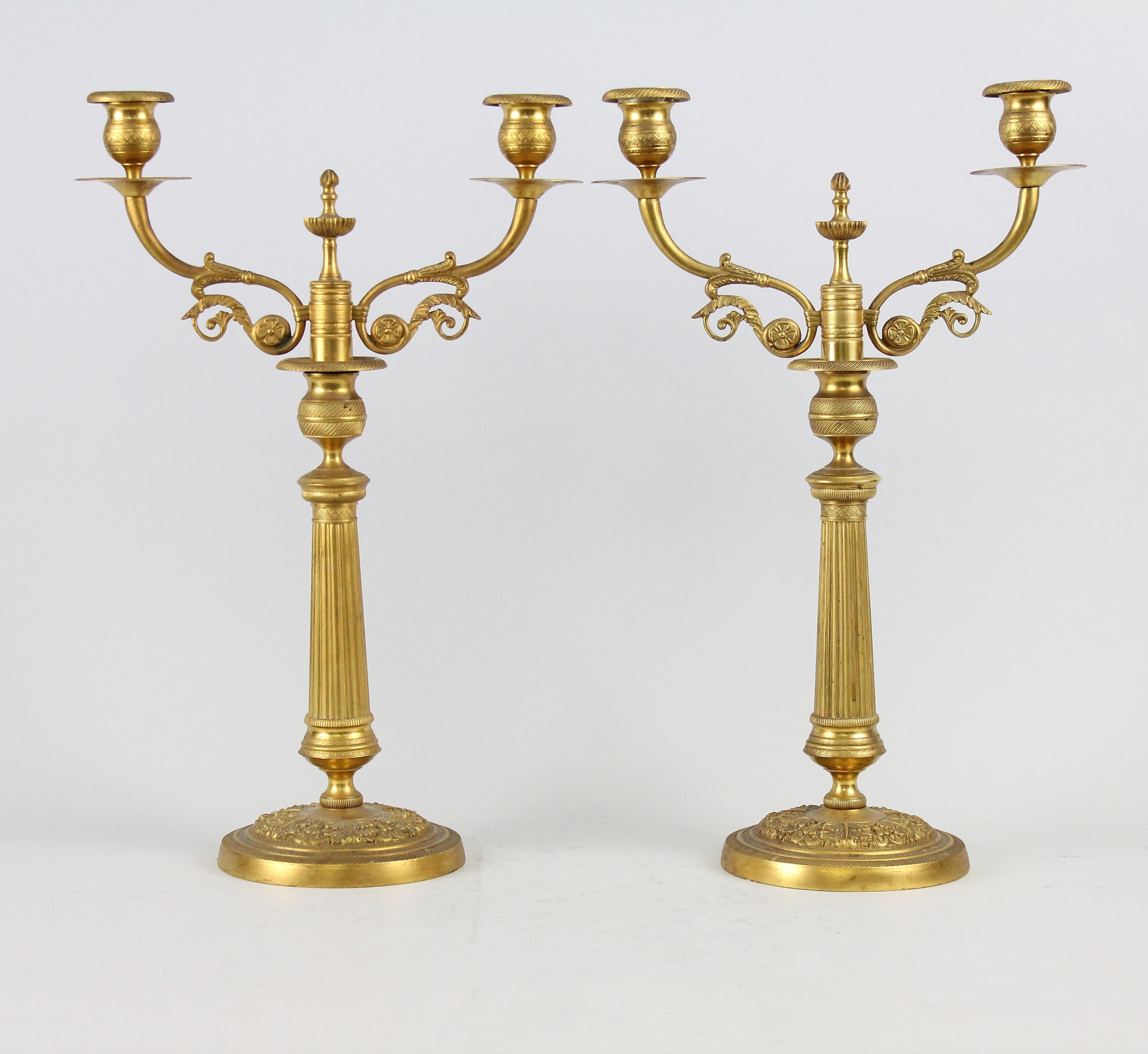 Paar Bronze-Kandelaber des 19. Jahrhunderts. (Empire) im Angebot