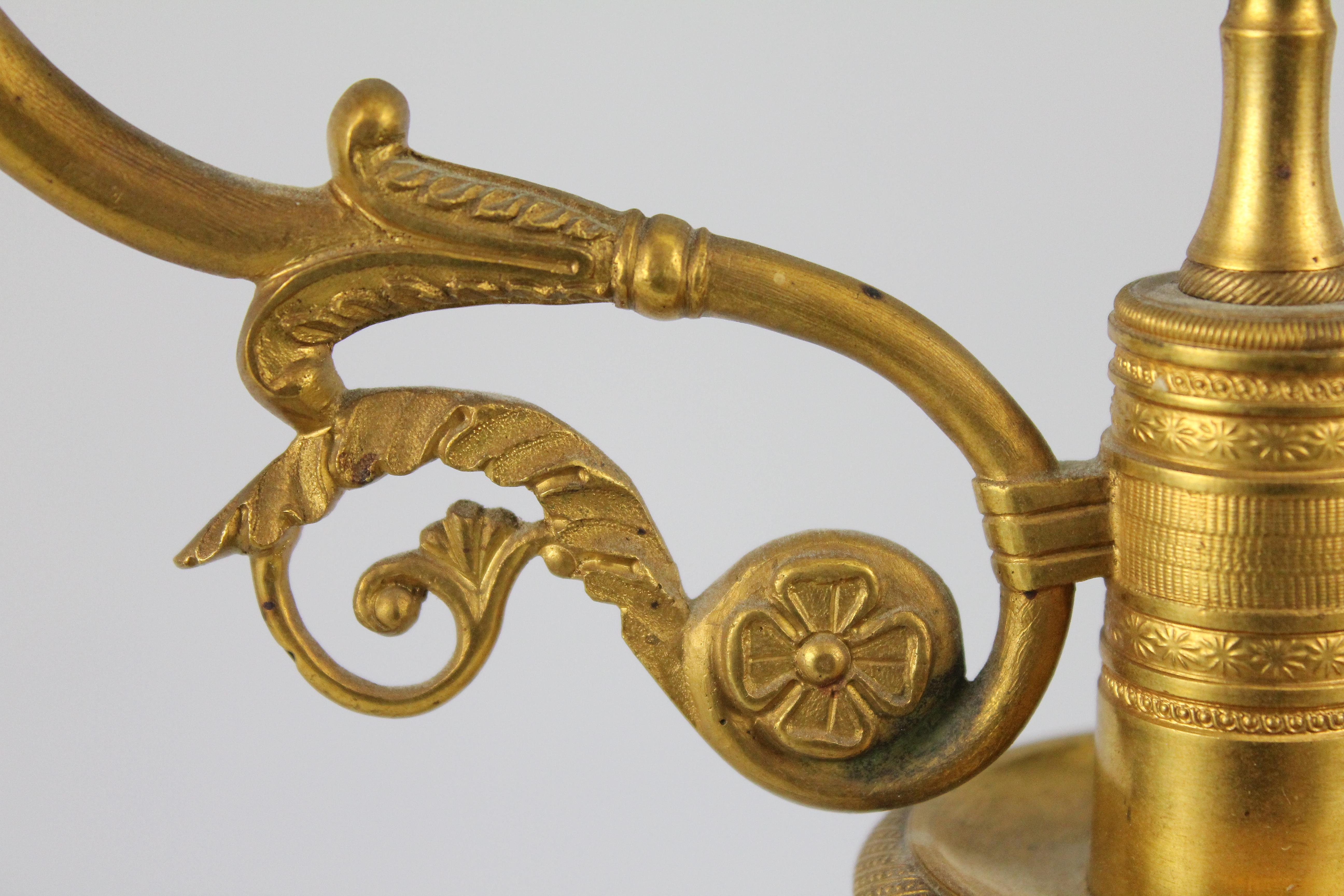 Paar Bronze-Kandelaber des 19. Jahrhunderts. im Angebot 3