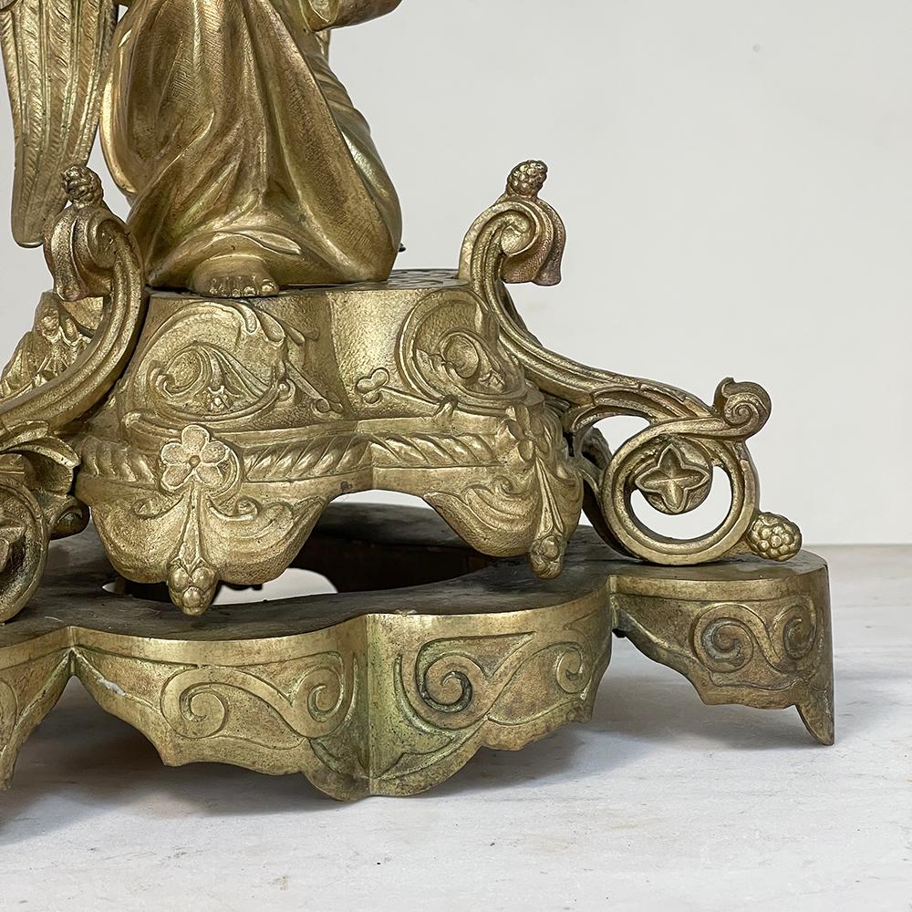 Paire de bougeoirs en bronze du 19ème siècle avec anges, période Napoléon III en vente 11