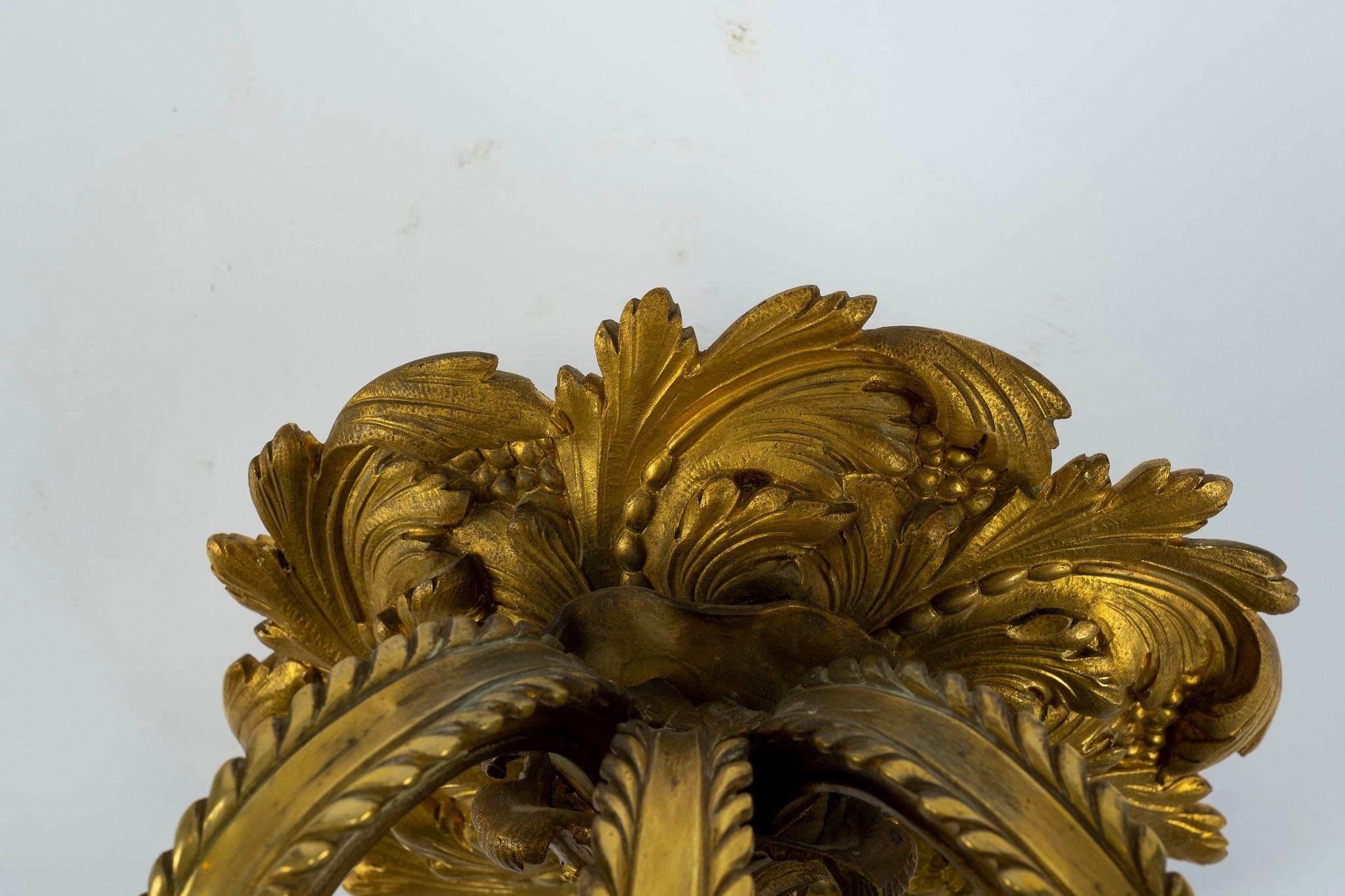 Paire d'appliques à trois bras en bronze doré du 19ème siècle en vente 1