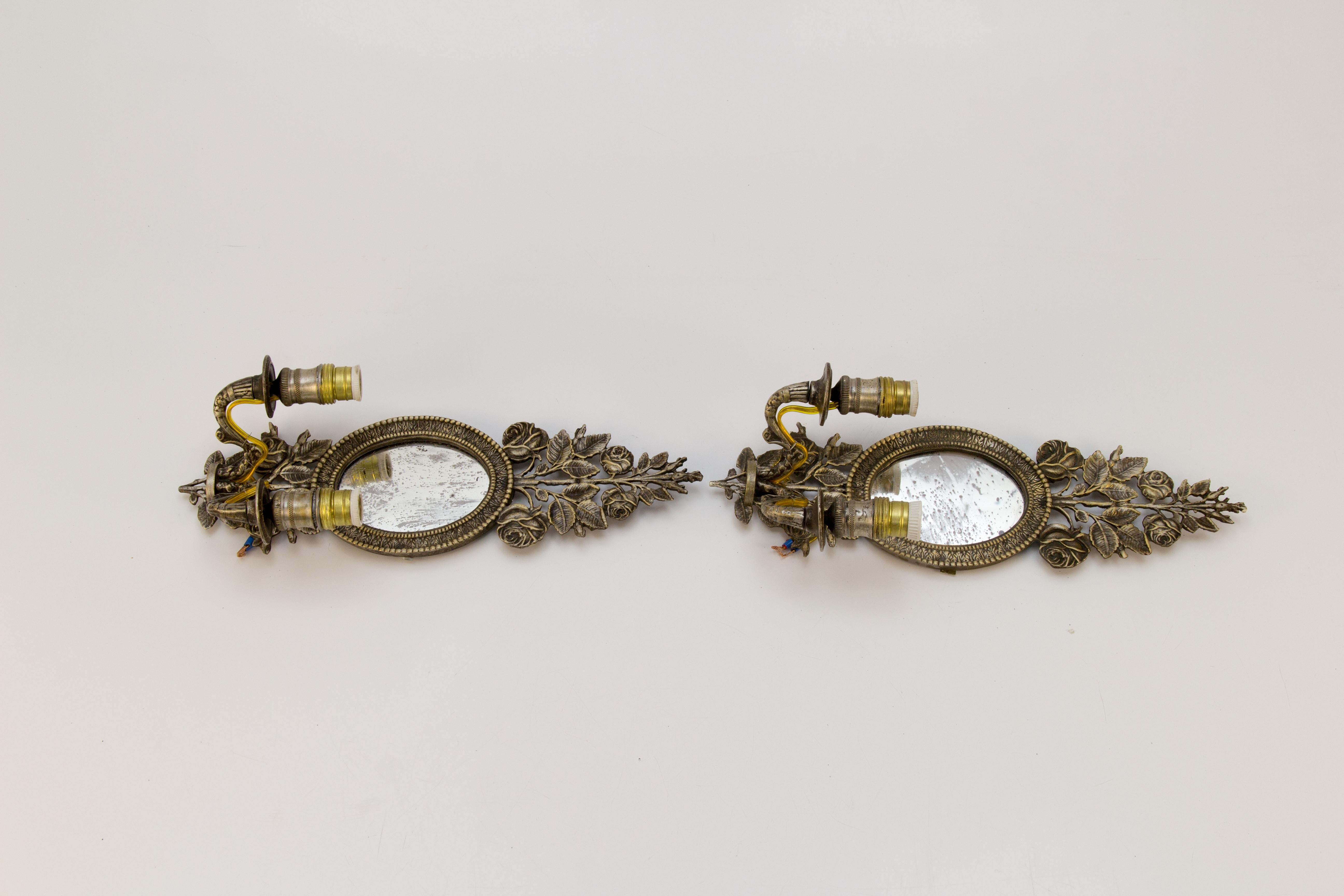 Pair of 19th Century Bronze Floral Mirrored Wall Sconces For Sale 7