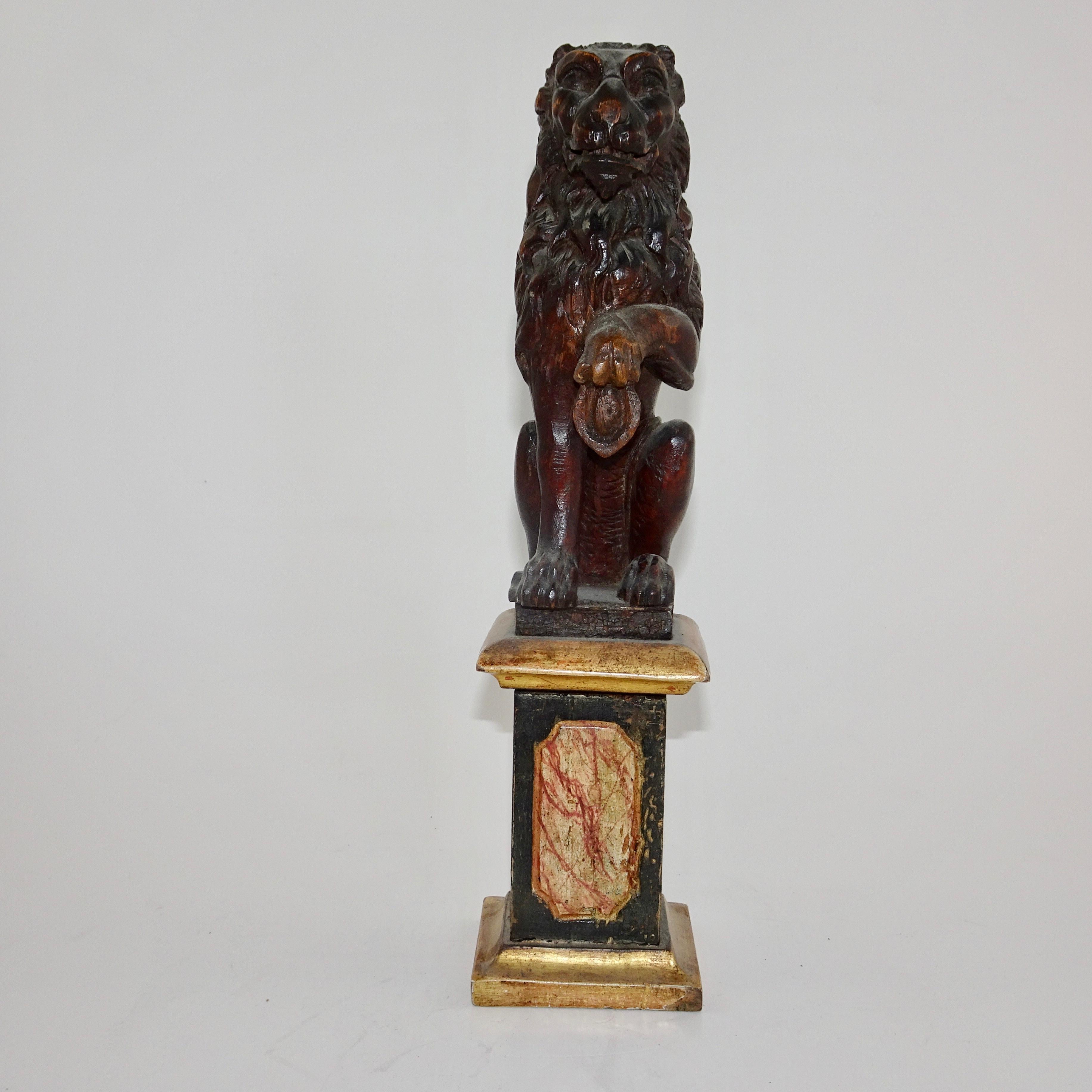 Pair of 19th Century Wood Carved Lion Statues on Faux Marble Bases In Good Condition For Sale In Nashville, TN