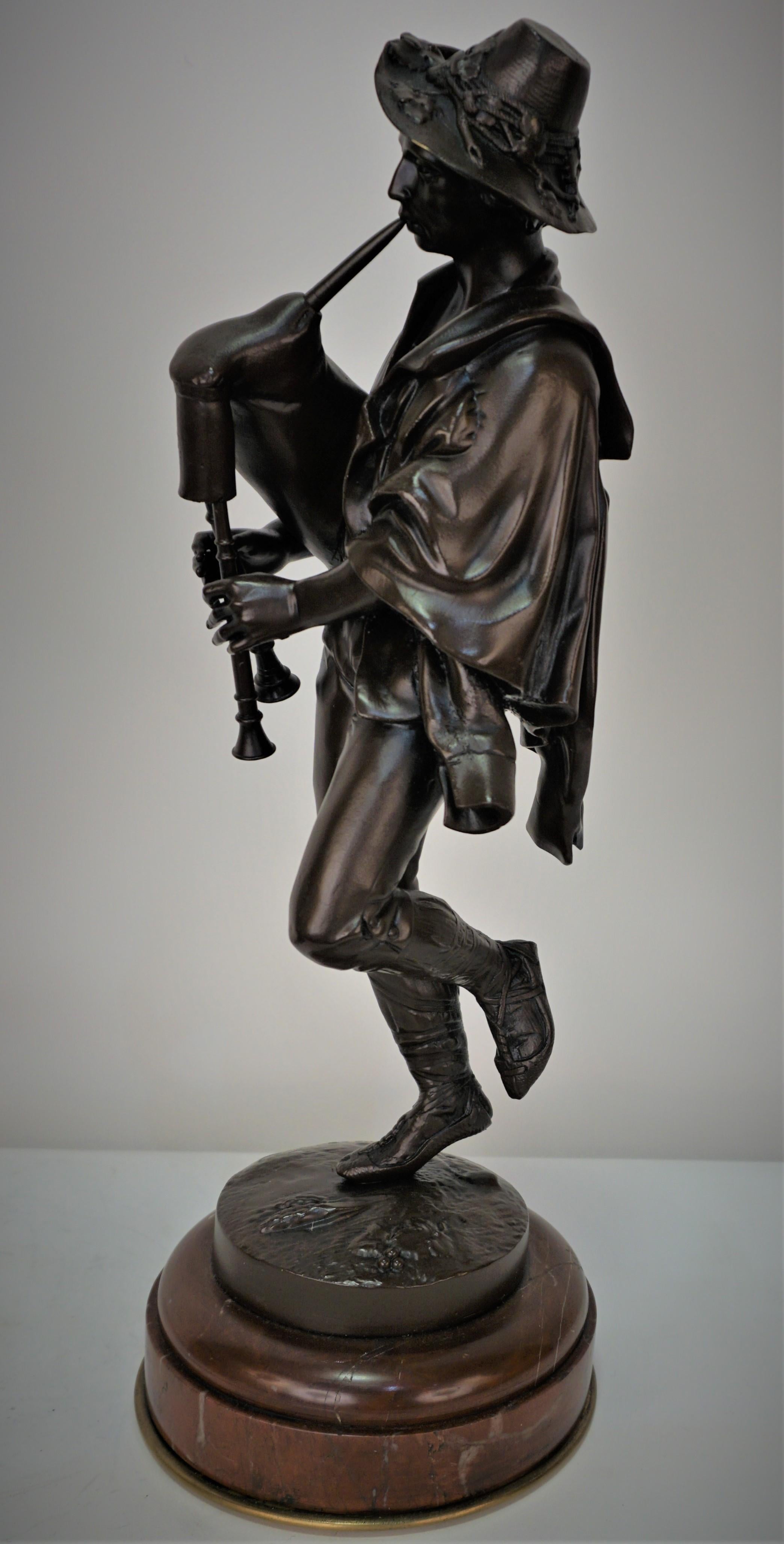 Paire de danseurs napolitaines avec figure masculine en bronze du 19ème siècle par Pradier en vente 2