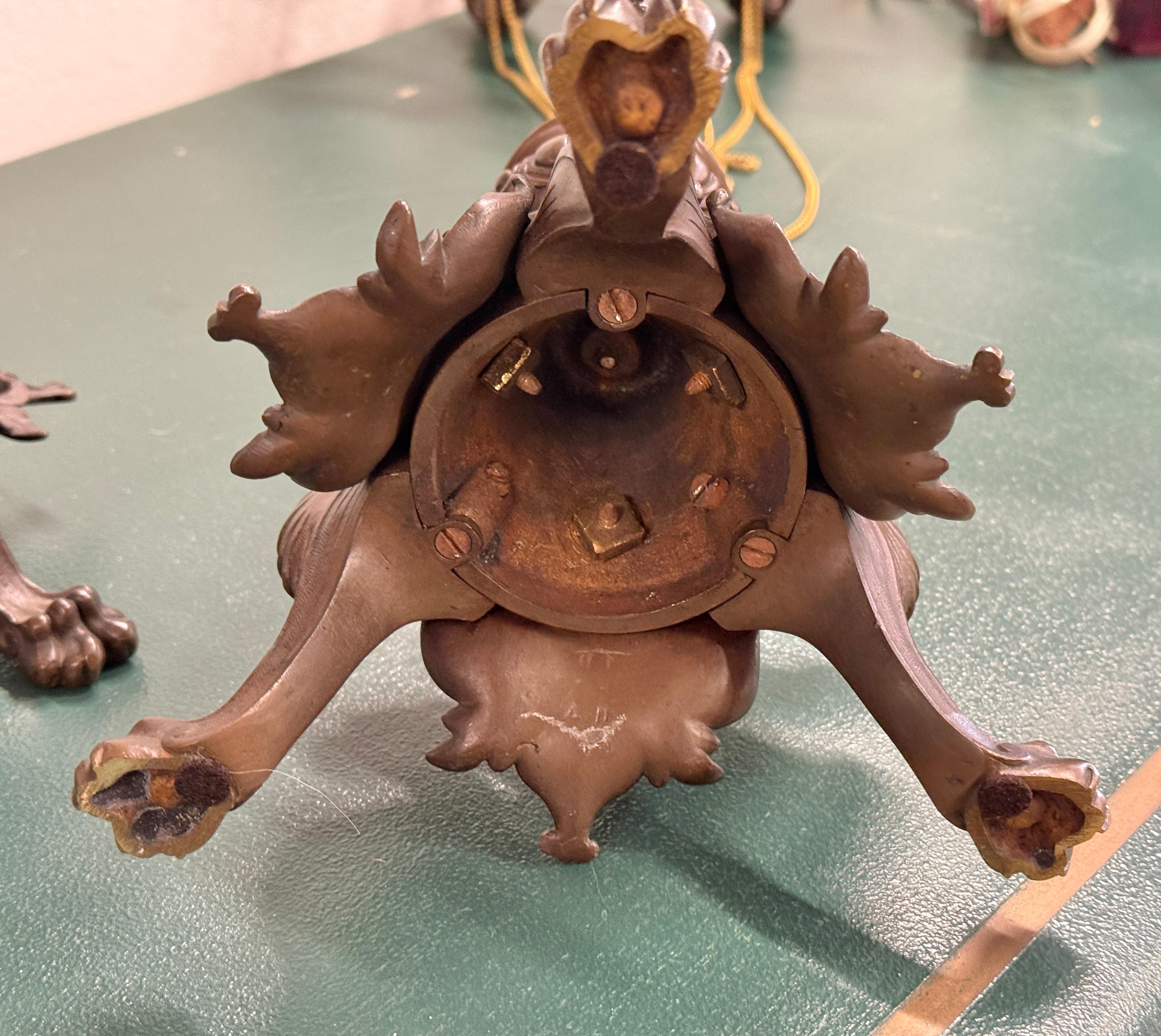 Coppia di candelabri neoclassici francesi in bronzo del XIX secolo in vendita 10