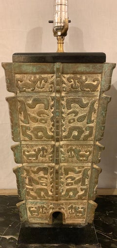 Paire de lampes de table orientales en bronze du 19ème siècle:: grandes et impressionnantes