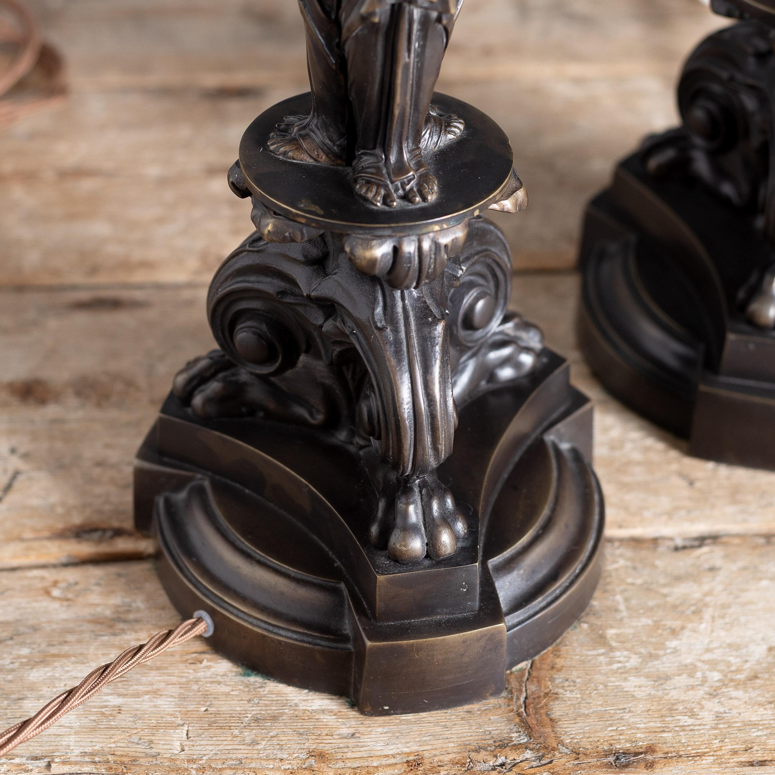 Greco classico Coppia di lampade da tavolo in bronzo del XIX secolo in vendita
