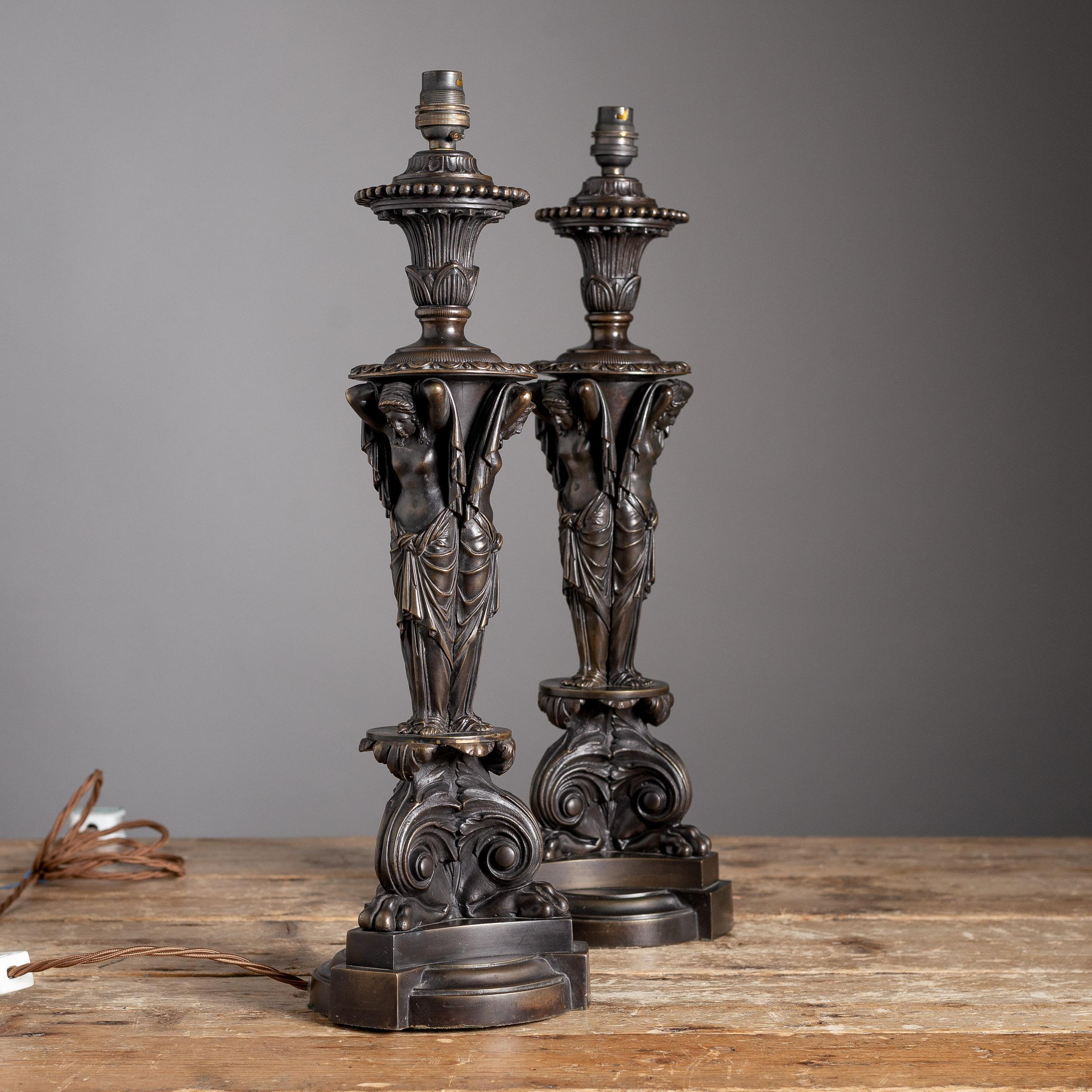 Francese Coppia di lampade da tavolo in bronzo del XIX secolo in vendita