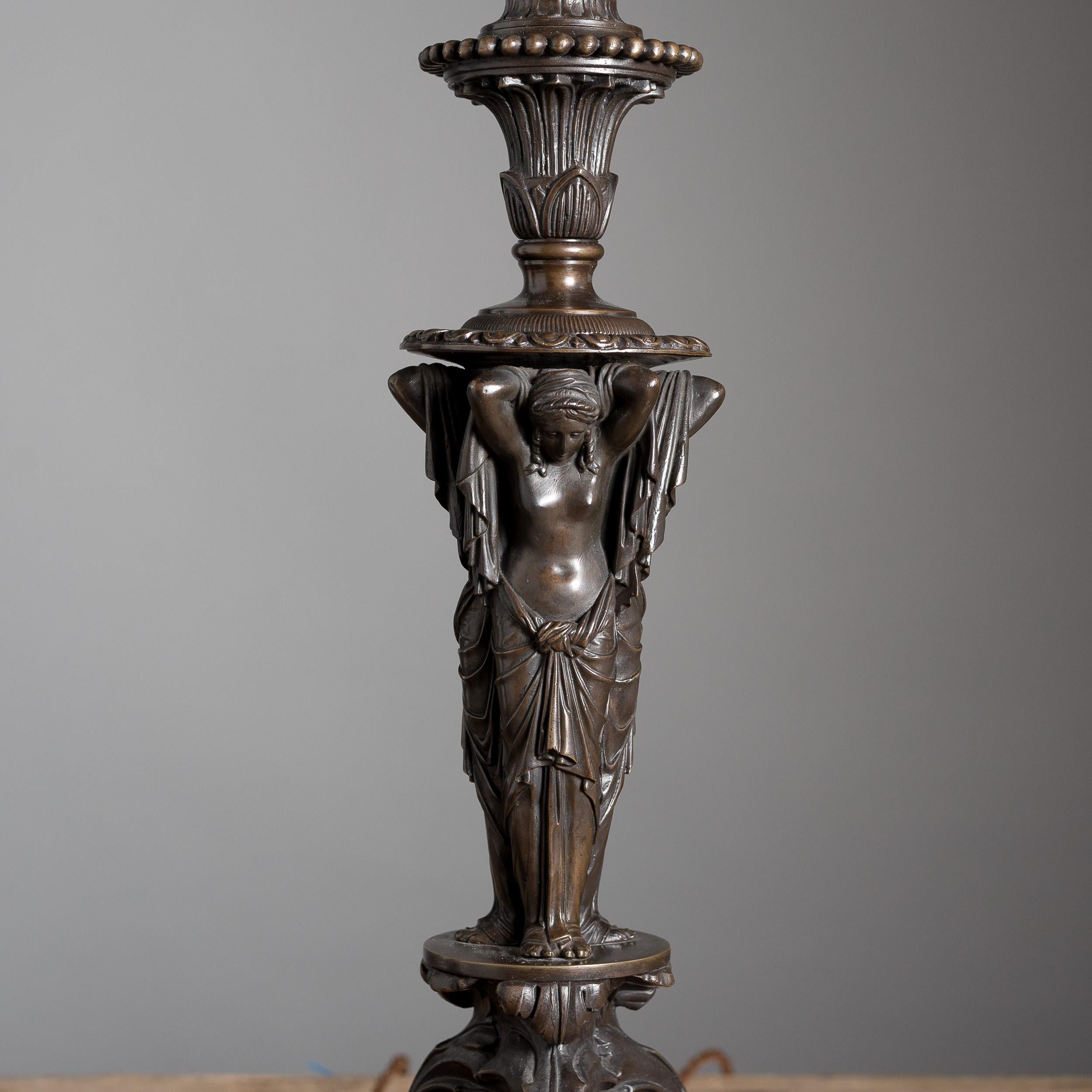 Coppia di lampade da tavolo in bronzo del XIX secolo in vendita 3