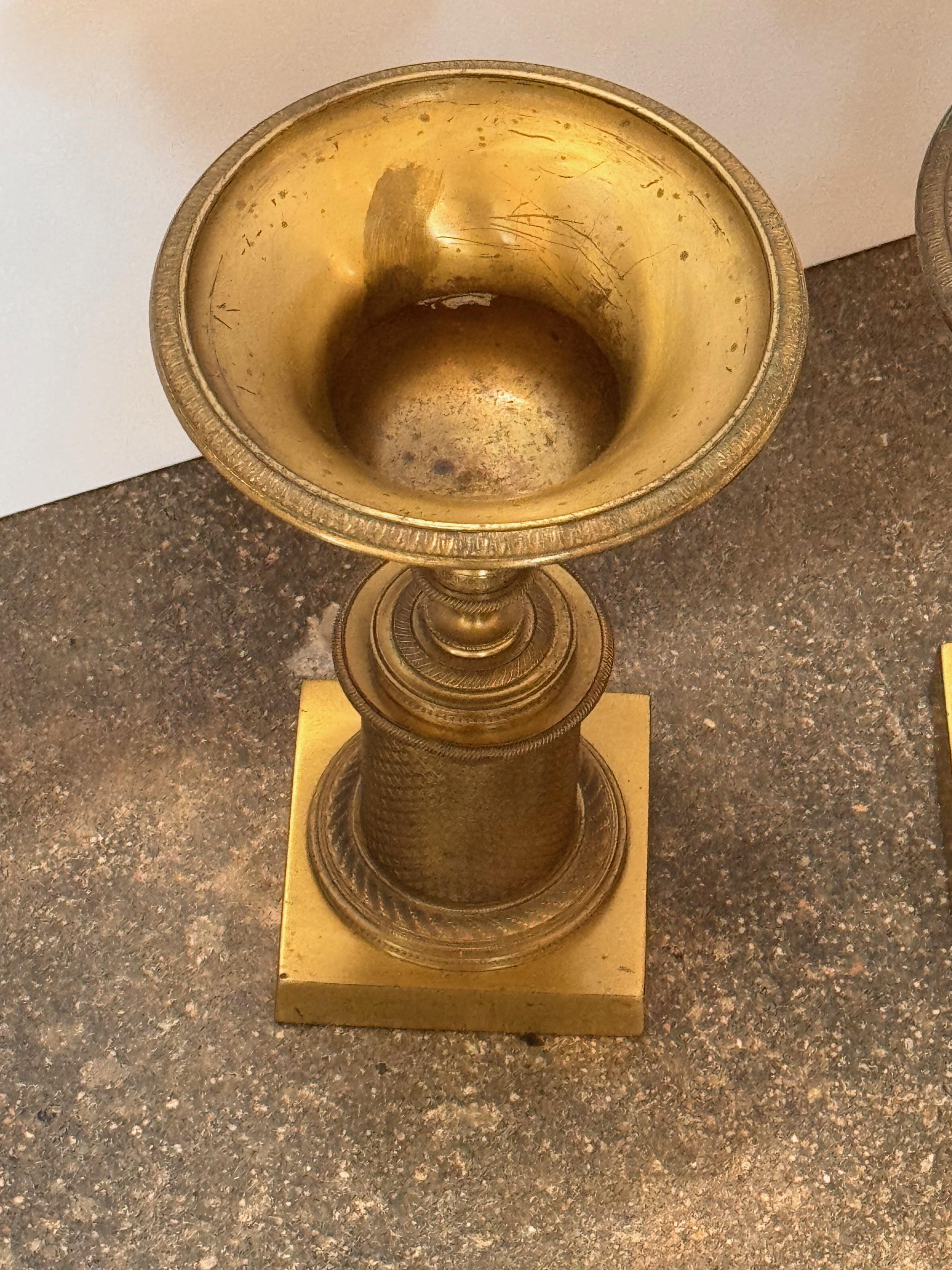 Coppia di urne in bronzo del XIX secolo In condizioni buone in vendita a Charlottesville, VA