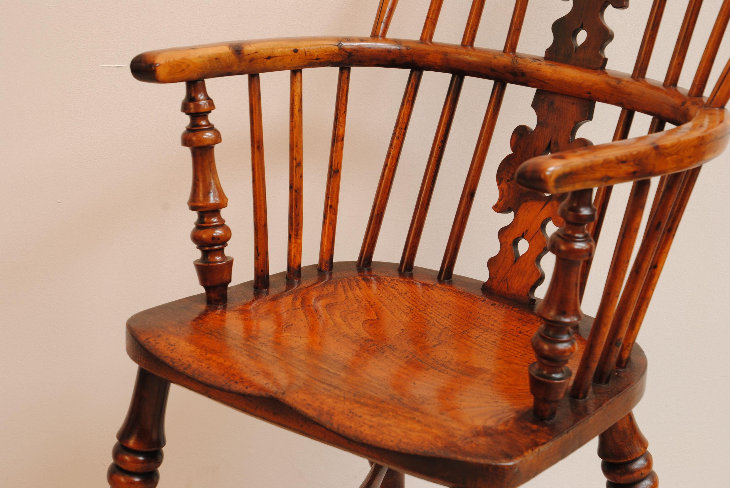 Pair of 19th Century Burr Yew Wood Windsor Armchairs In Good Condition In Lincolnshire, GB