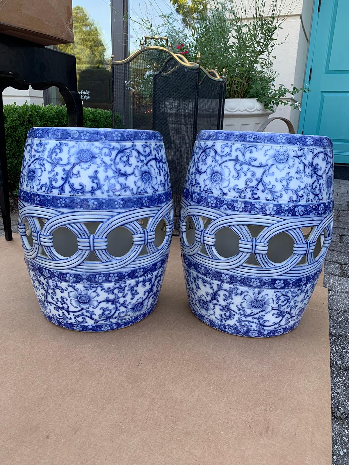 Pair of Minton Blue and White Porcelain Garden Seats, Marked, circa 1866 For Sale 6