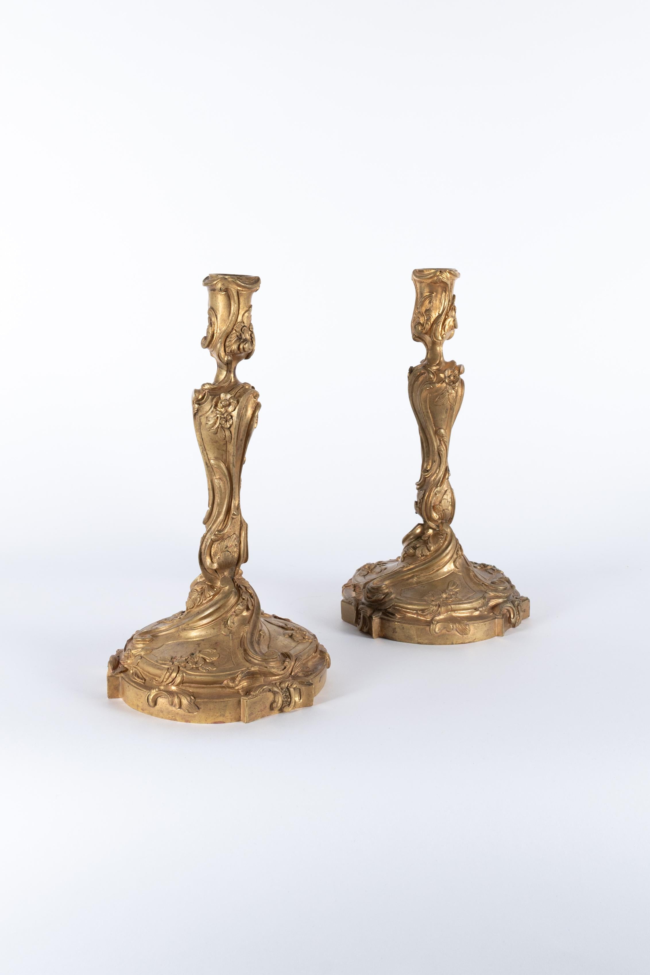 Pareja de candelabros del siglo XIX Napoleón III en bronce dorado Francés en venta
