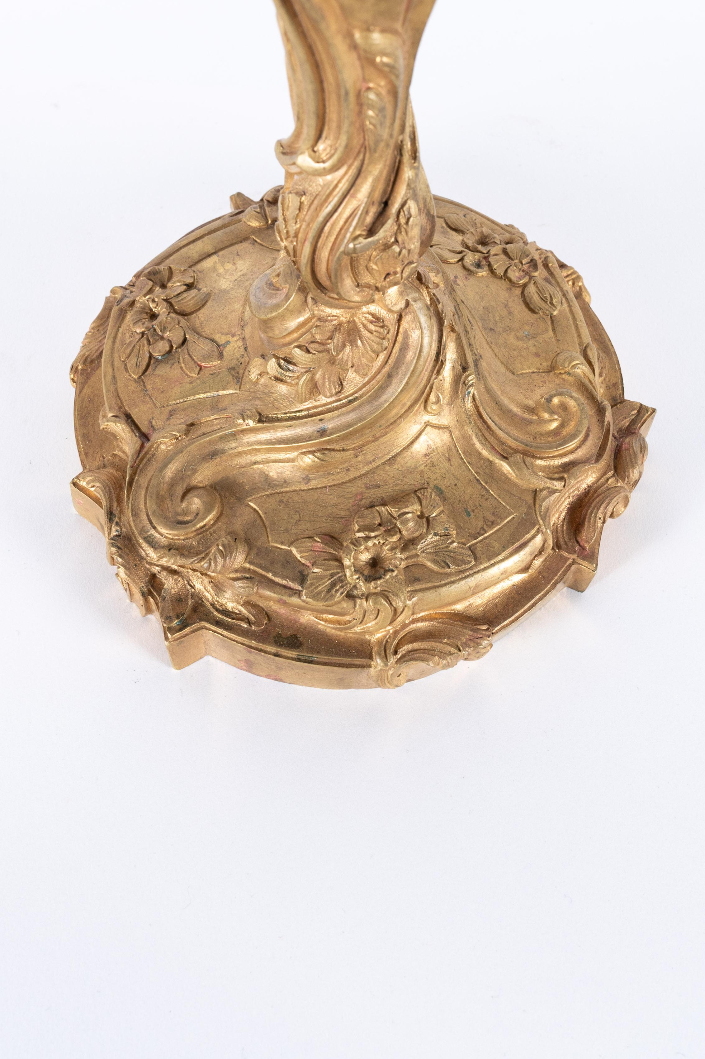 Pareja de candelabros del siglo XIX Napoleón III en bronce dorado Bronce en venta