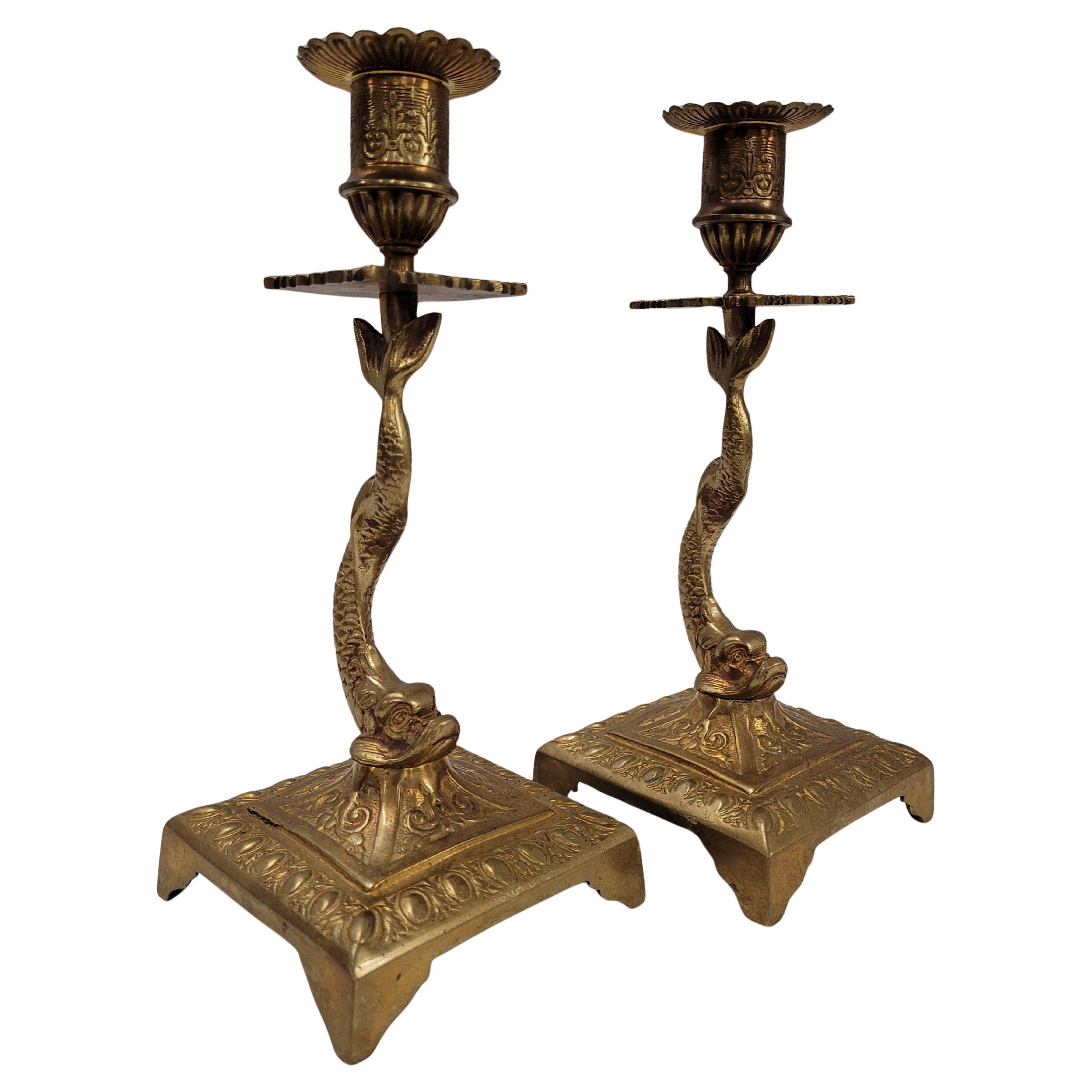 Coppia di candelieri del XIX secolo, ottone, delfini, Francia